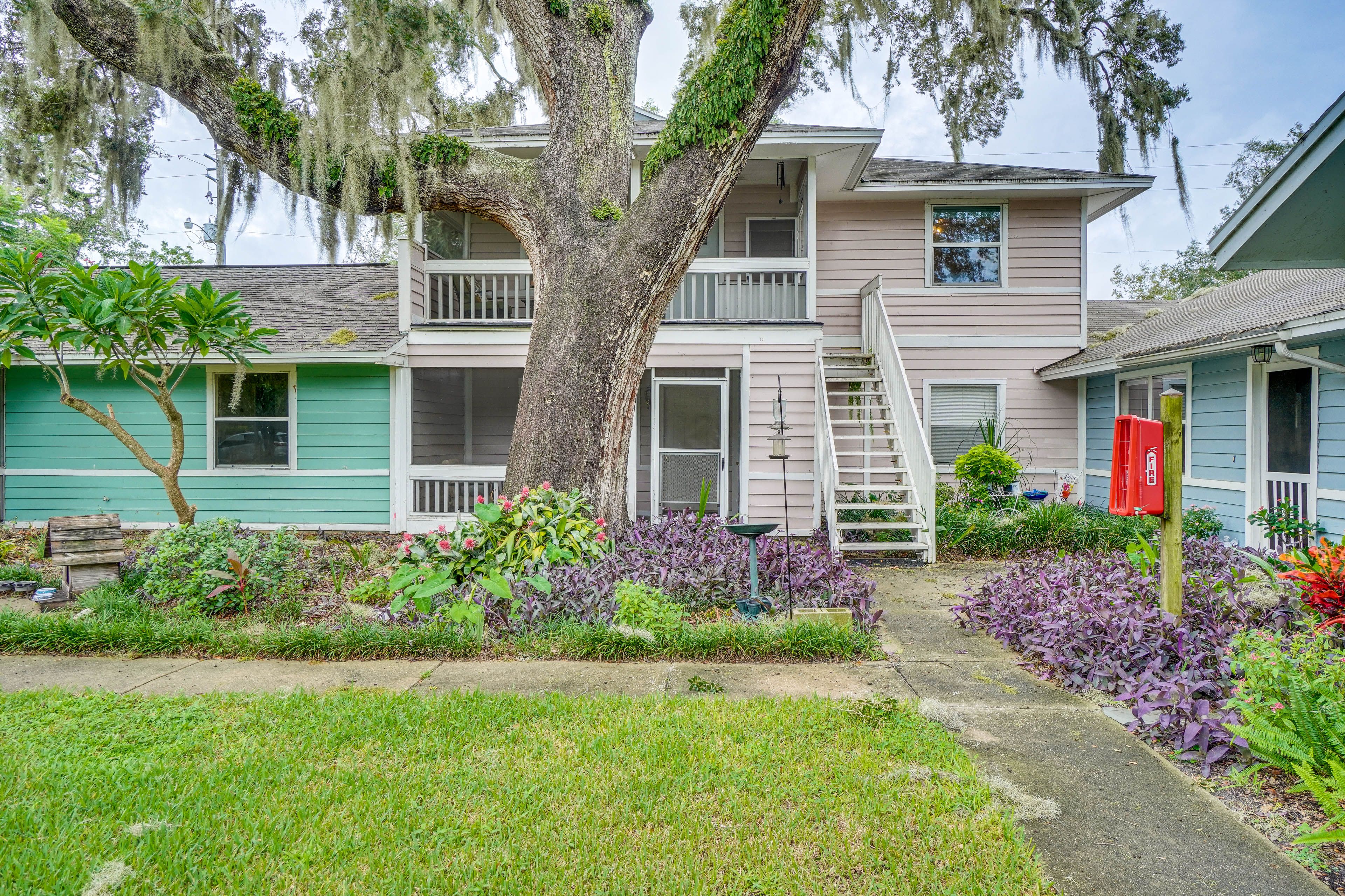 Exterior | Driveway (1 Vehicle) | Free Street Parking
