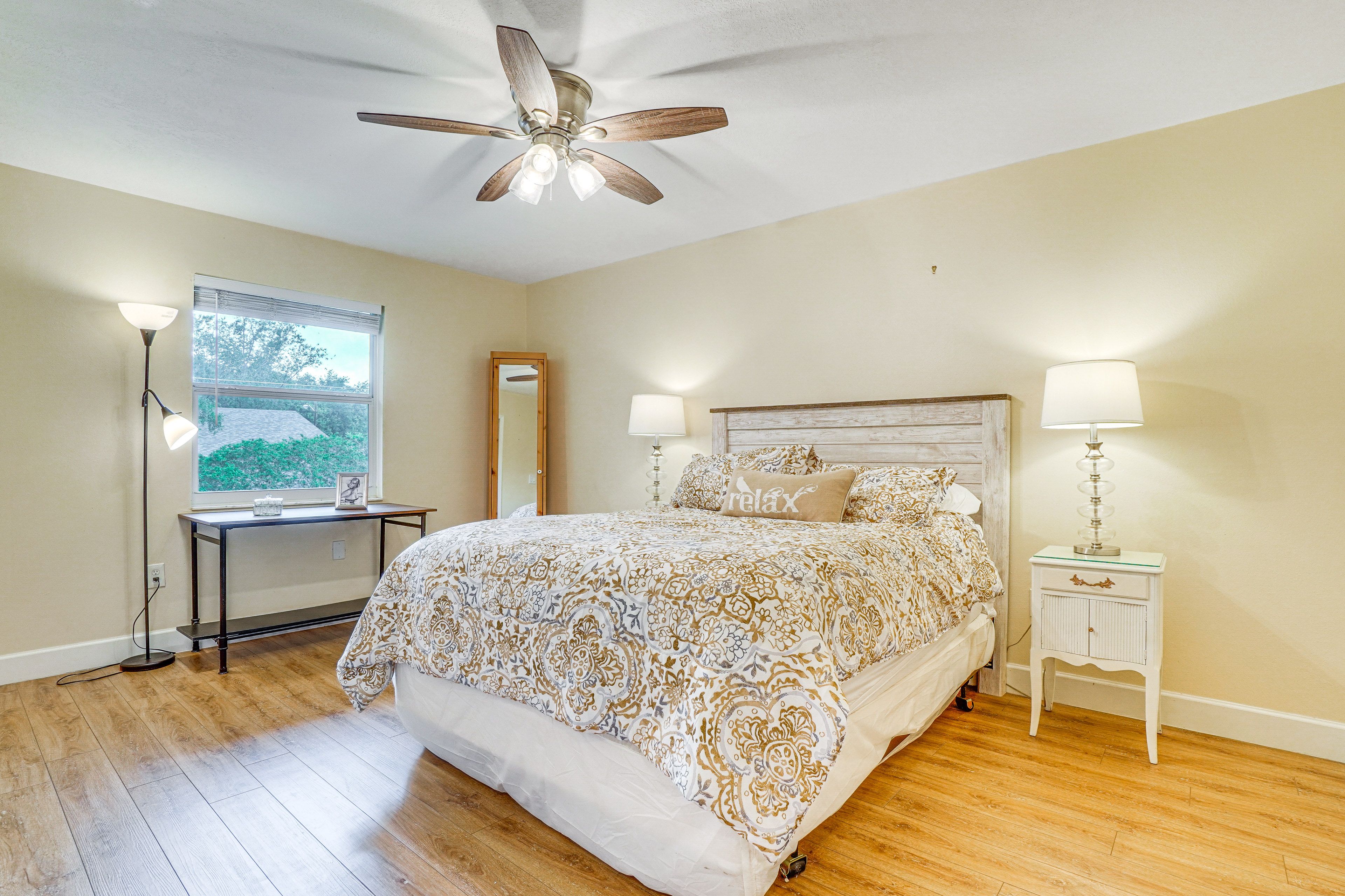 Bedroom 1 | King Bed | Linens Provided