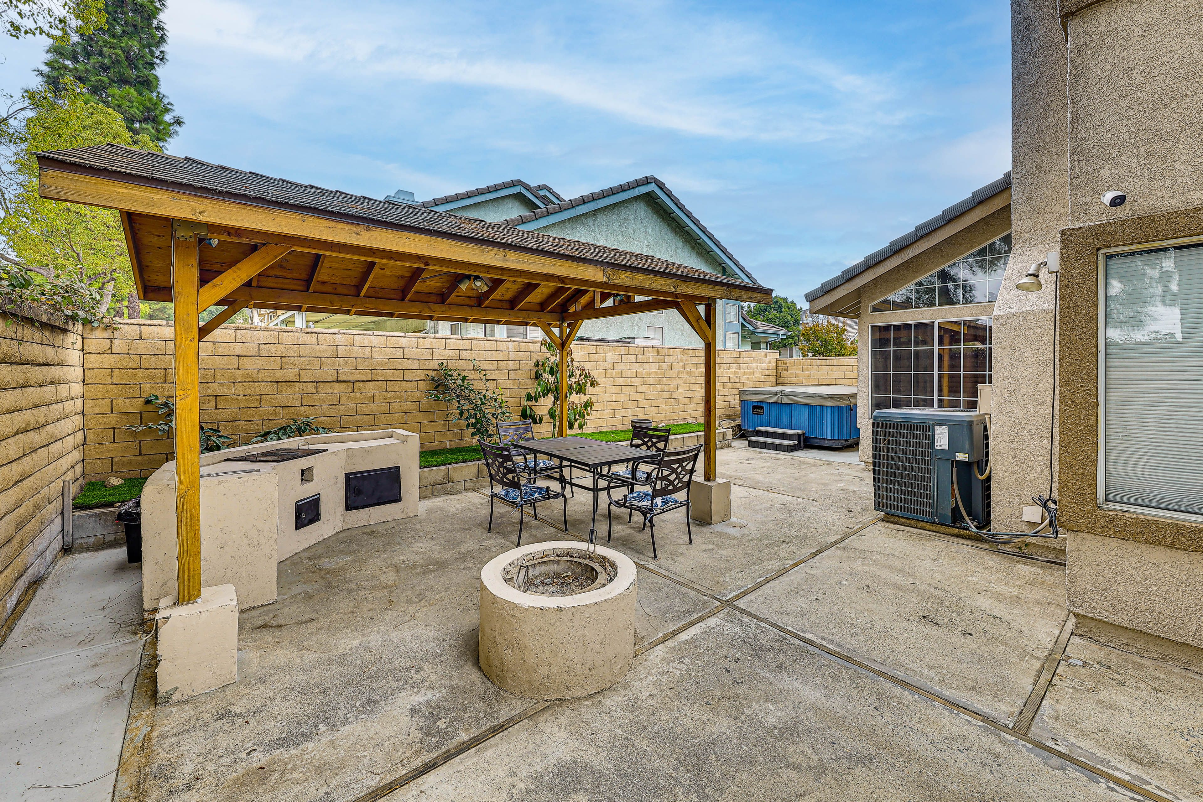 House Exterior | Dining Area | Charcoal Grill