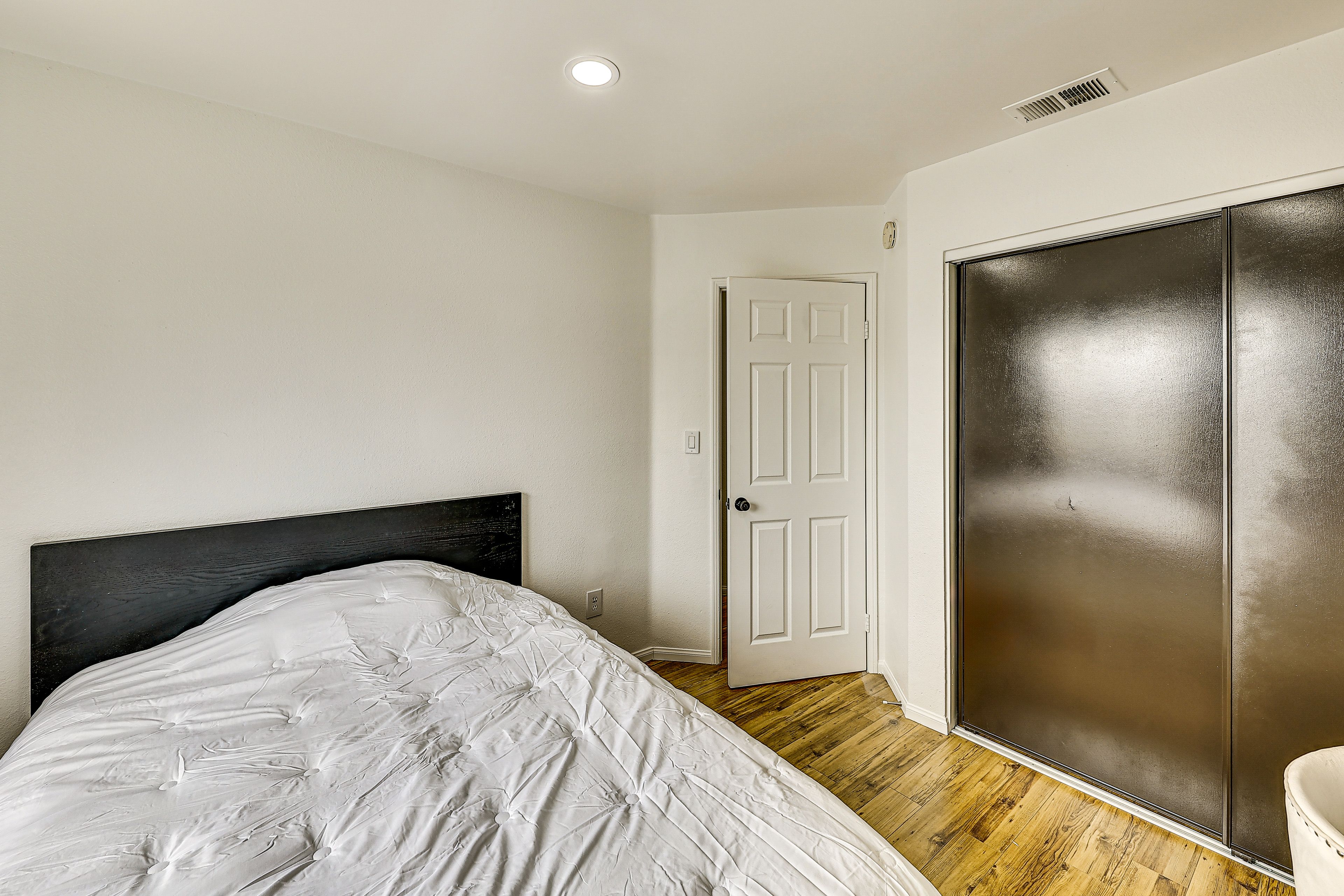 Bonus Room | Queen Bed | 2nd Floor