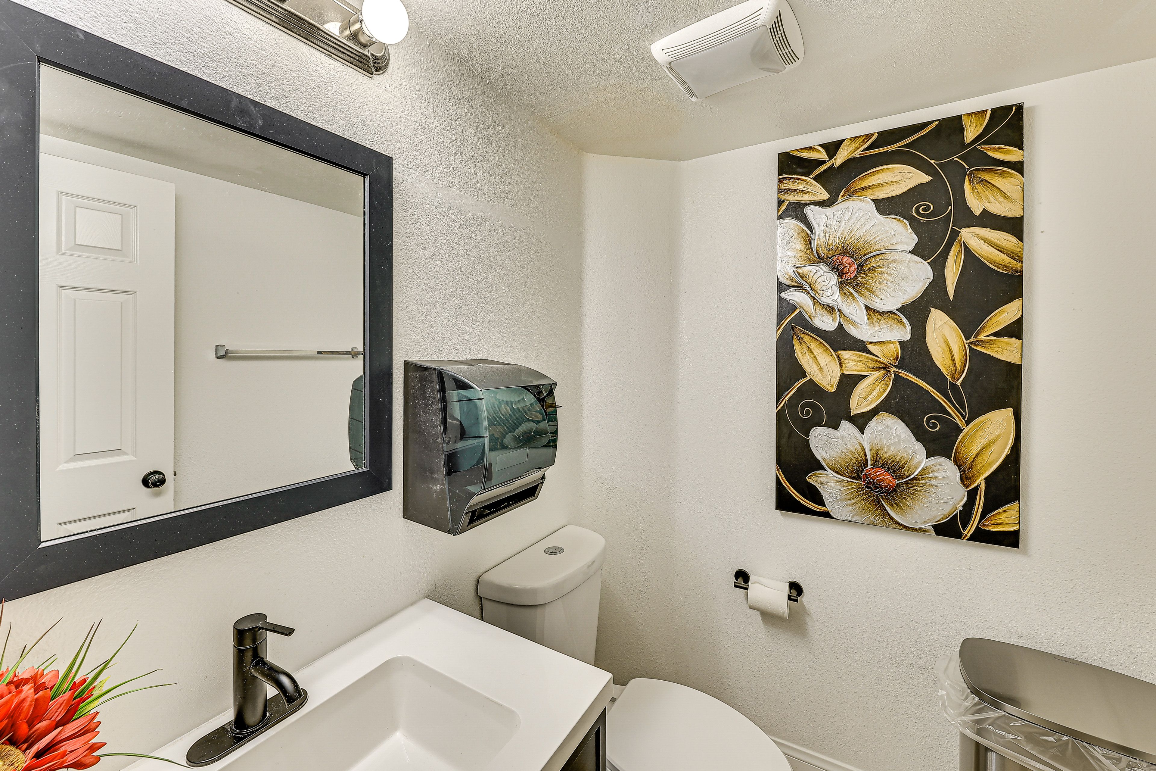 Half Bathroom | 1st Floor