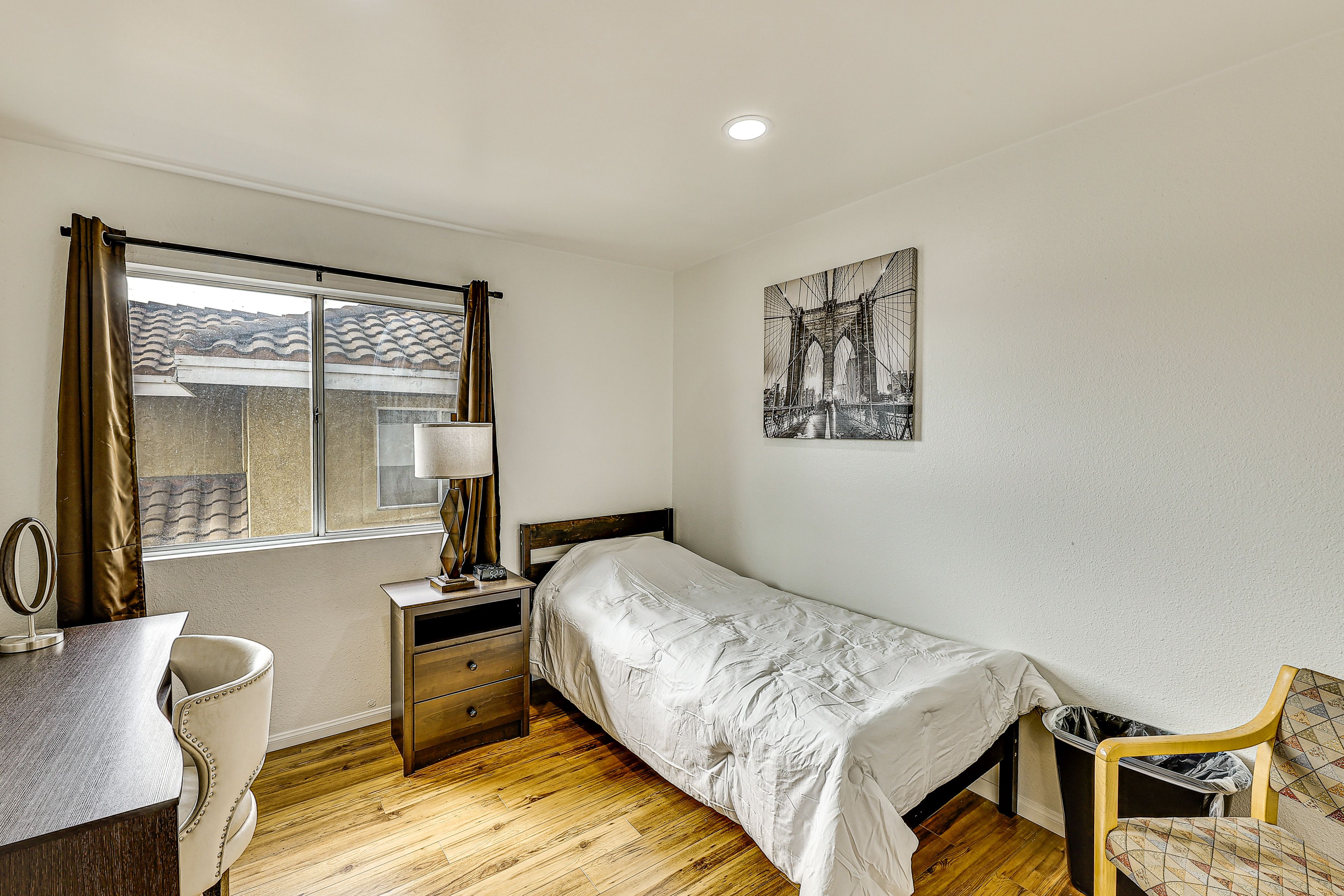 Bedroom 2 | Twin Bed | 2nd Floor