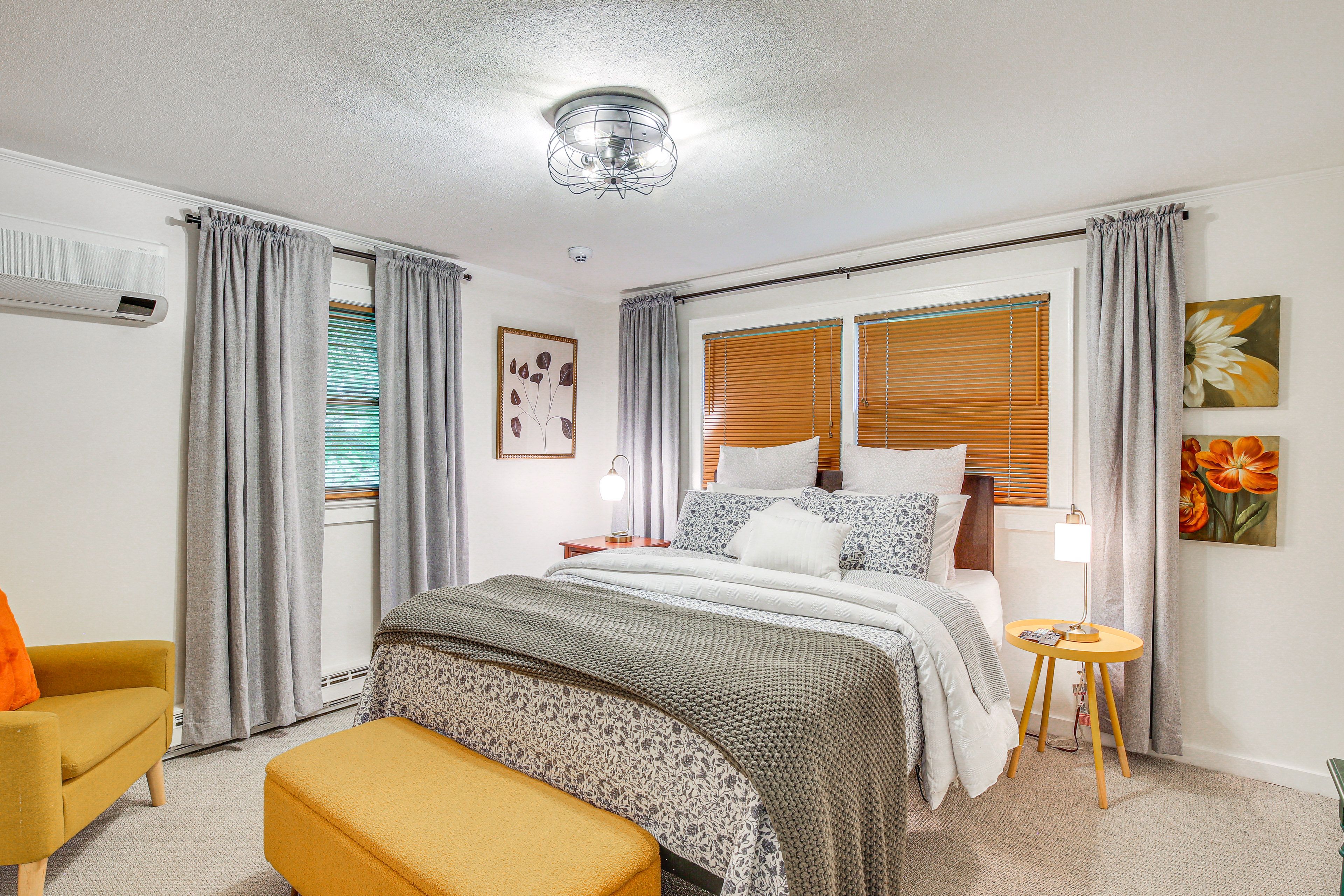 Bedroom 1 | Queen Bed | 1st Floor | Smart TV