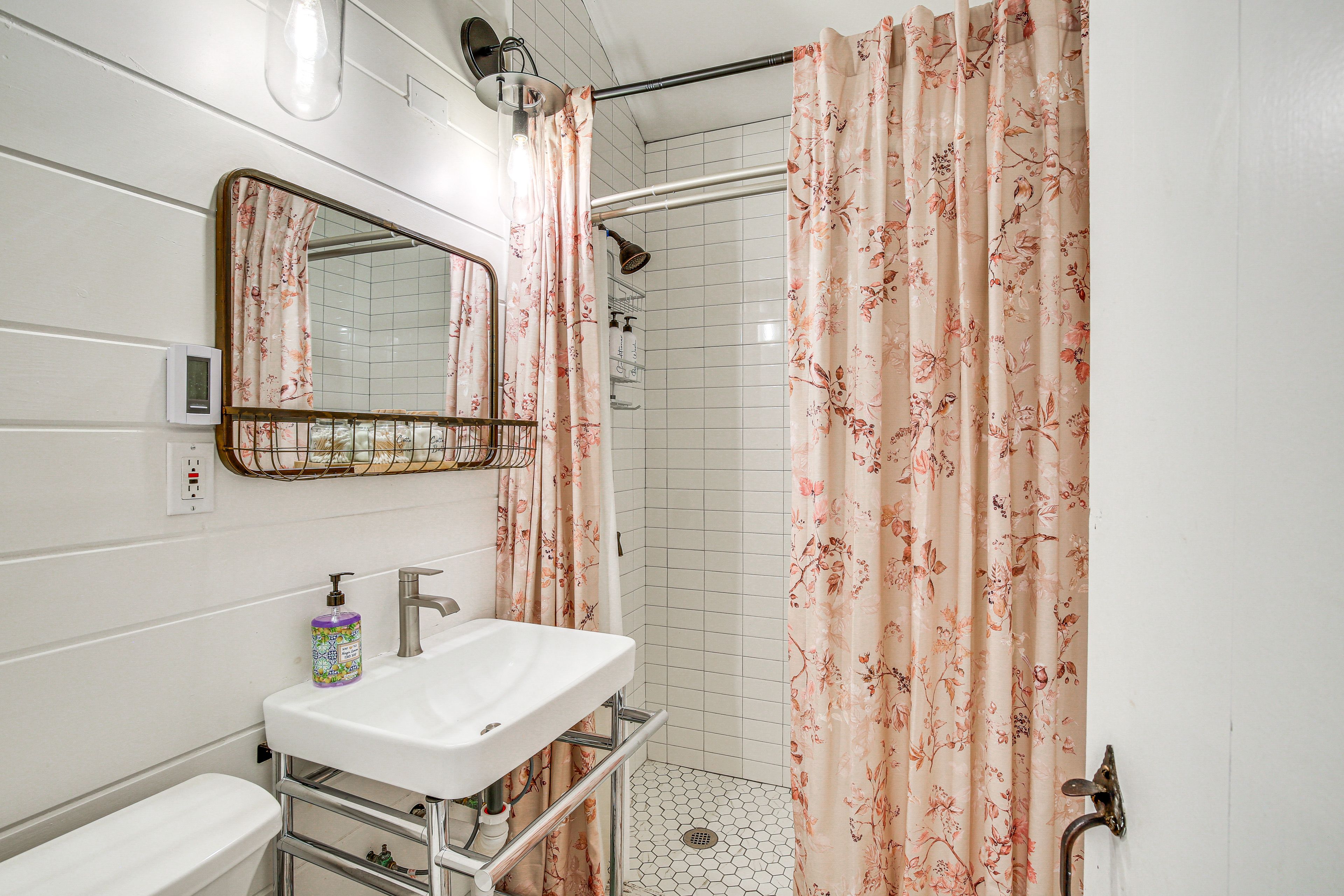 Full Bathroom | 1st Floor