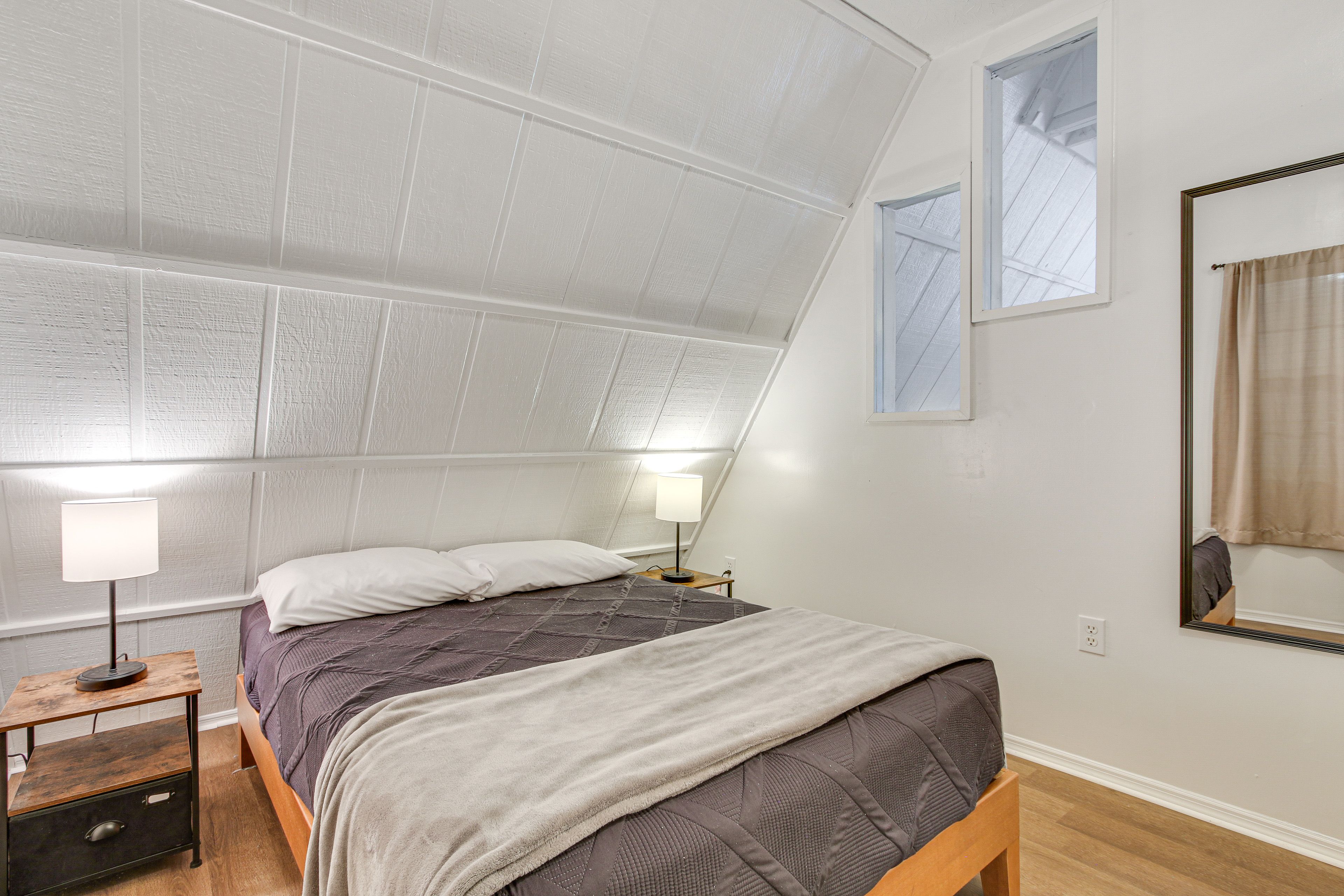 Bedroom 1 | Full Bed | 1st Floor | Linens Provided
