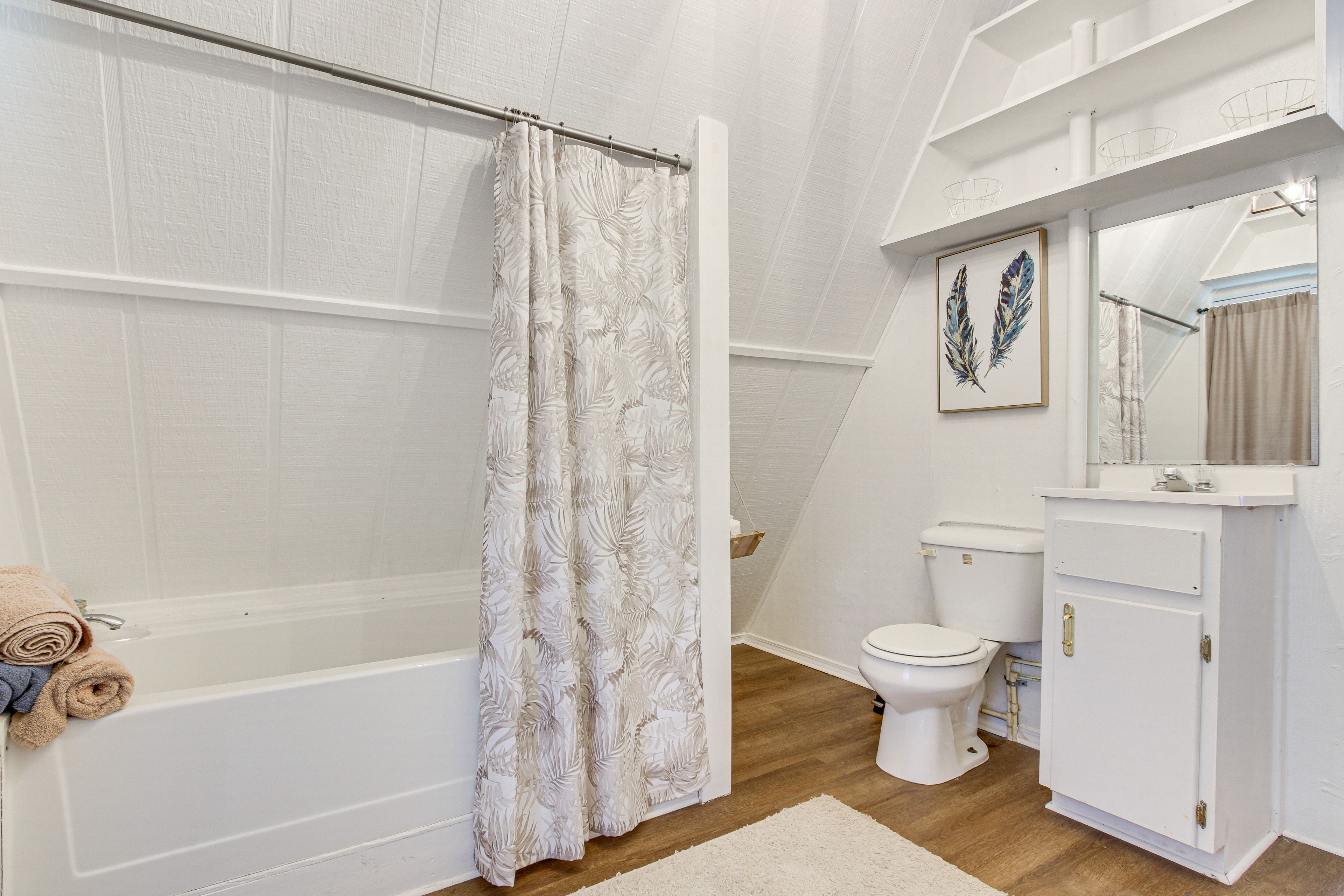 Full Bathroom | 2nd Floor | Access Via Bedroom 2 (Loft)
