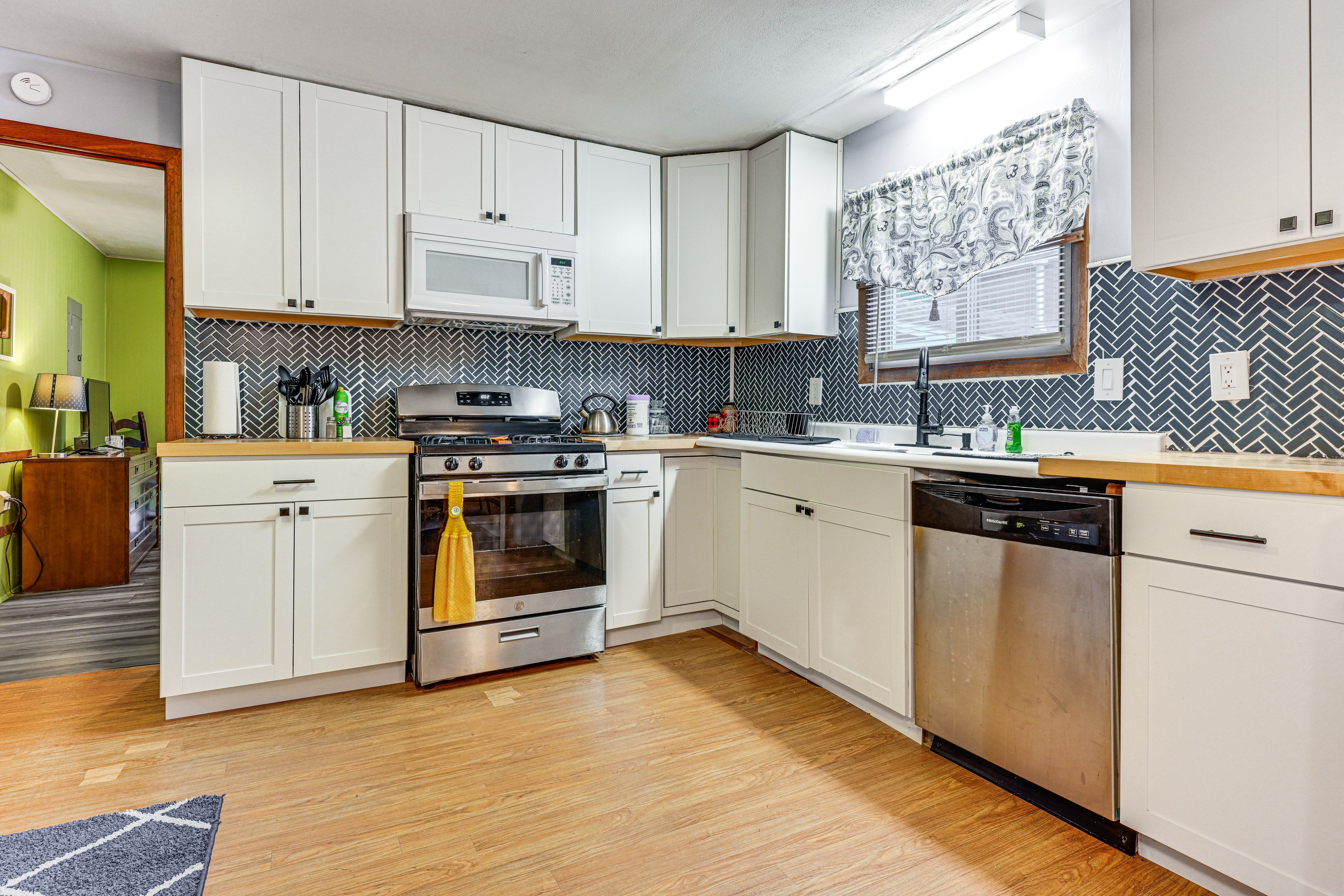 Kitchen | Trash Bags/Paper Towels | 1st Floor
