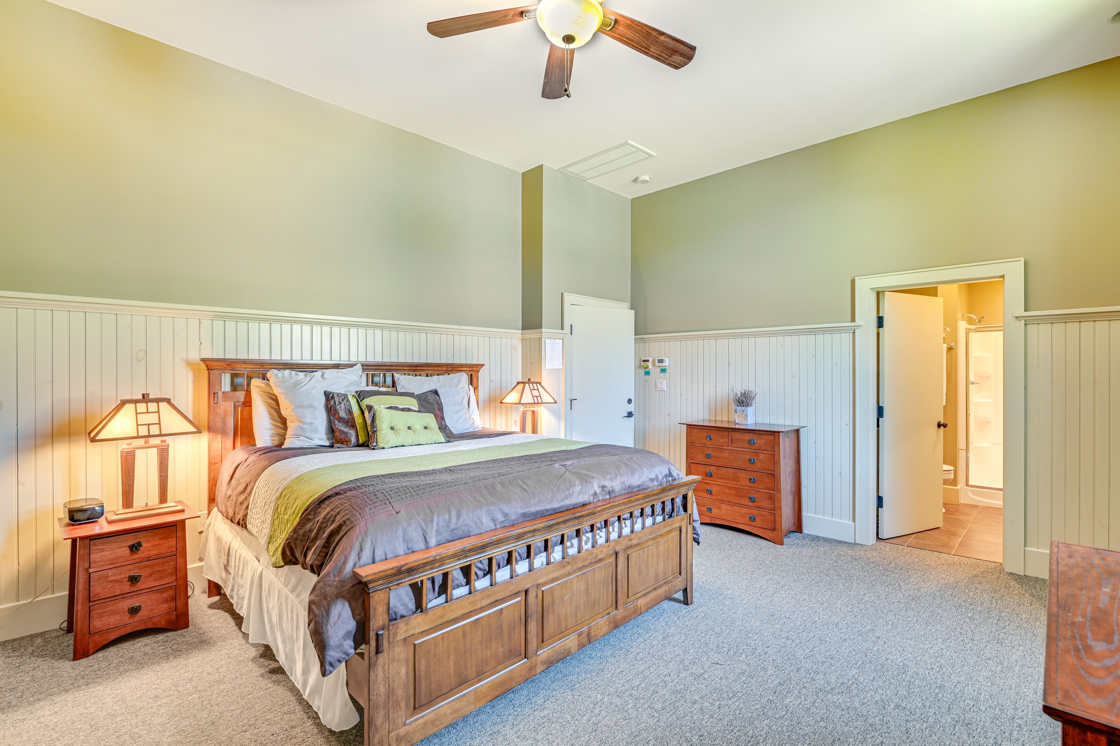 Bedroom 1 | King Bed | Smart TV | Linens Provided