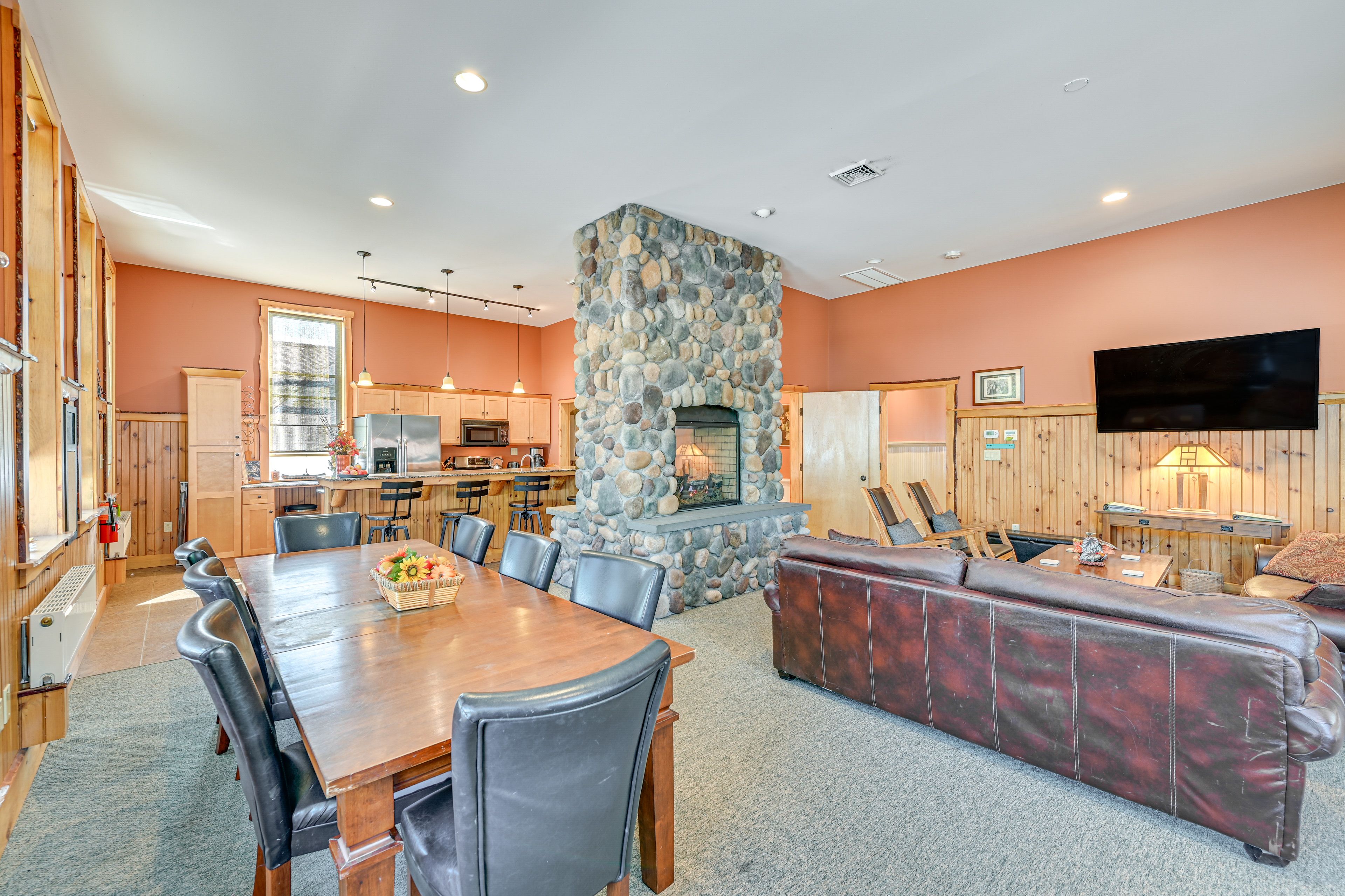 Dining Area | Dishware & Flatware Provided