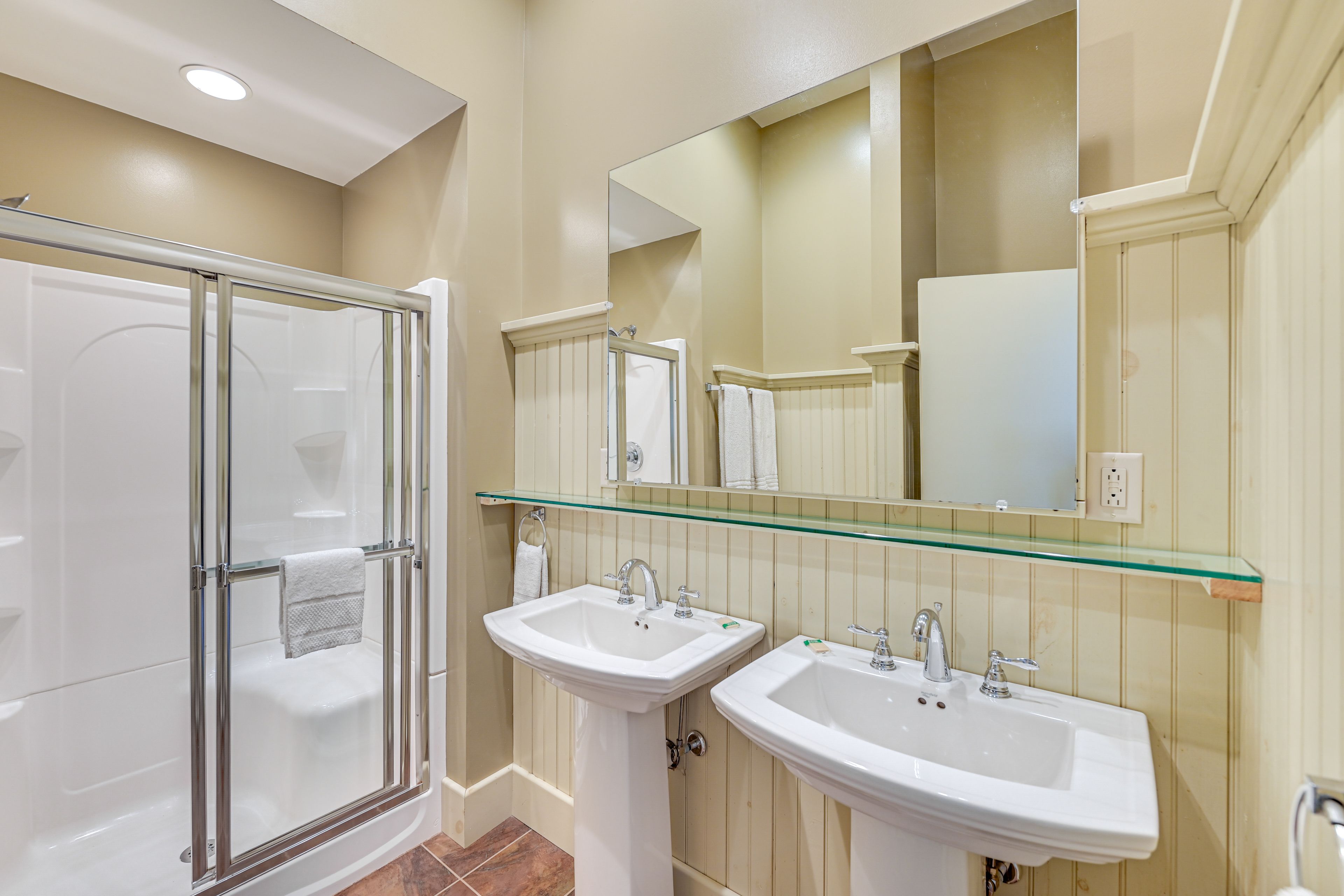 En-Suite Bathroom | Access via Bedroom 1 | Complimentary Toiletries | Hair Dryer