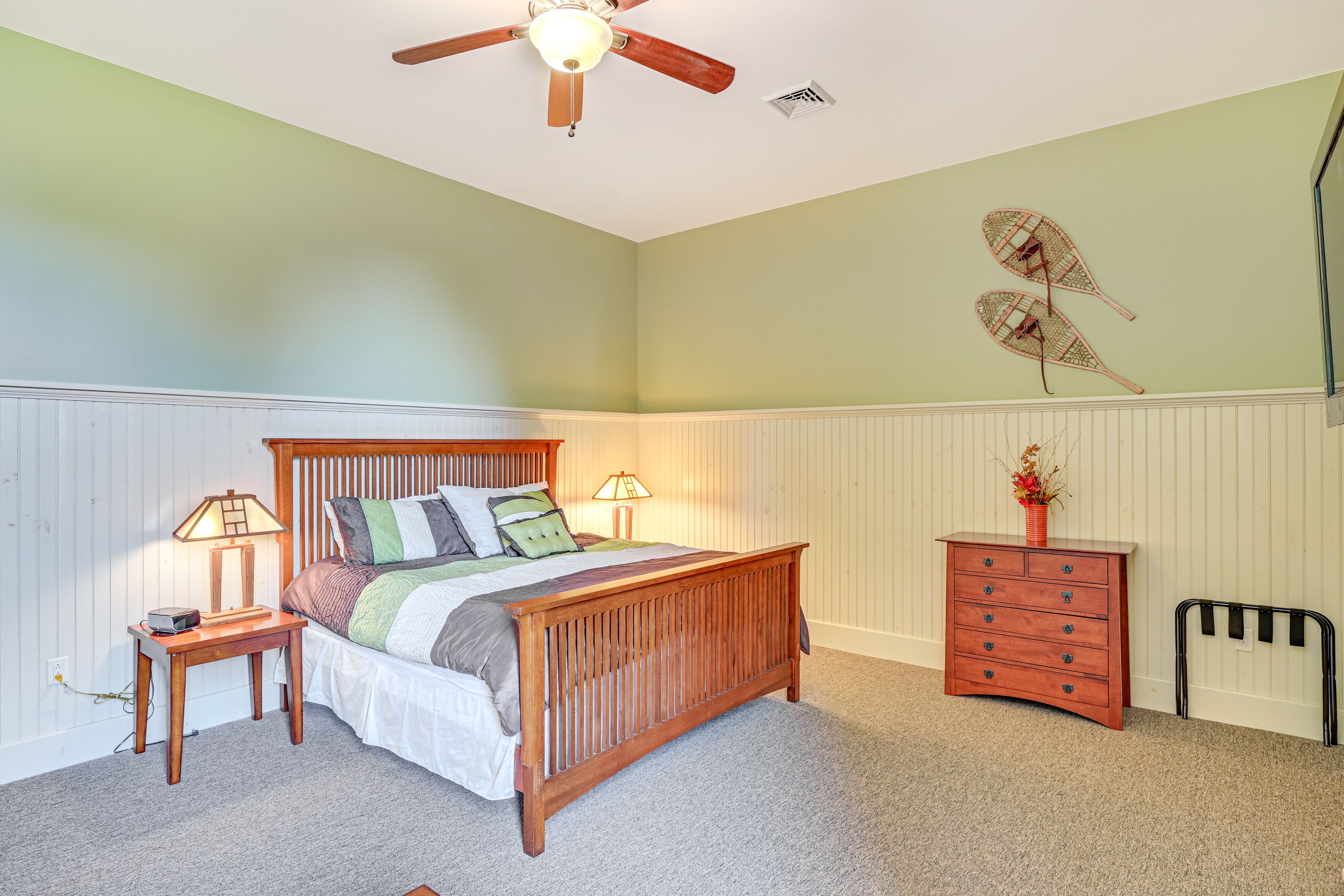 Bedroom 2 | King Bed | Smart TV