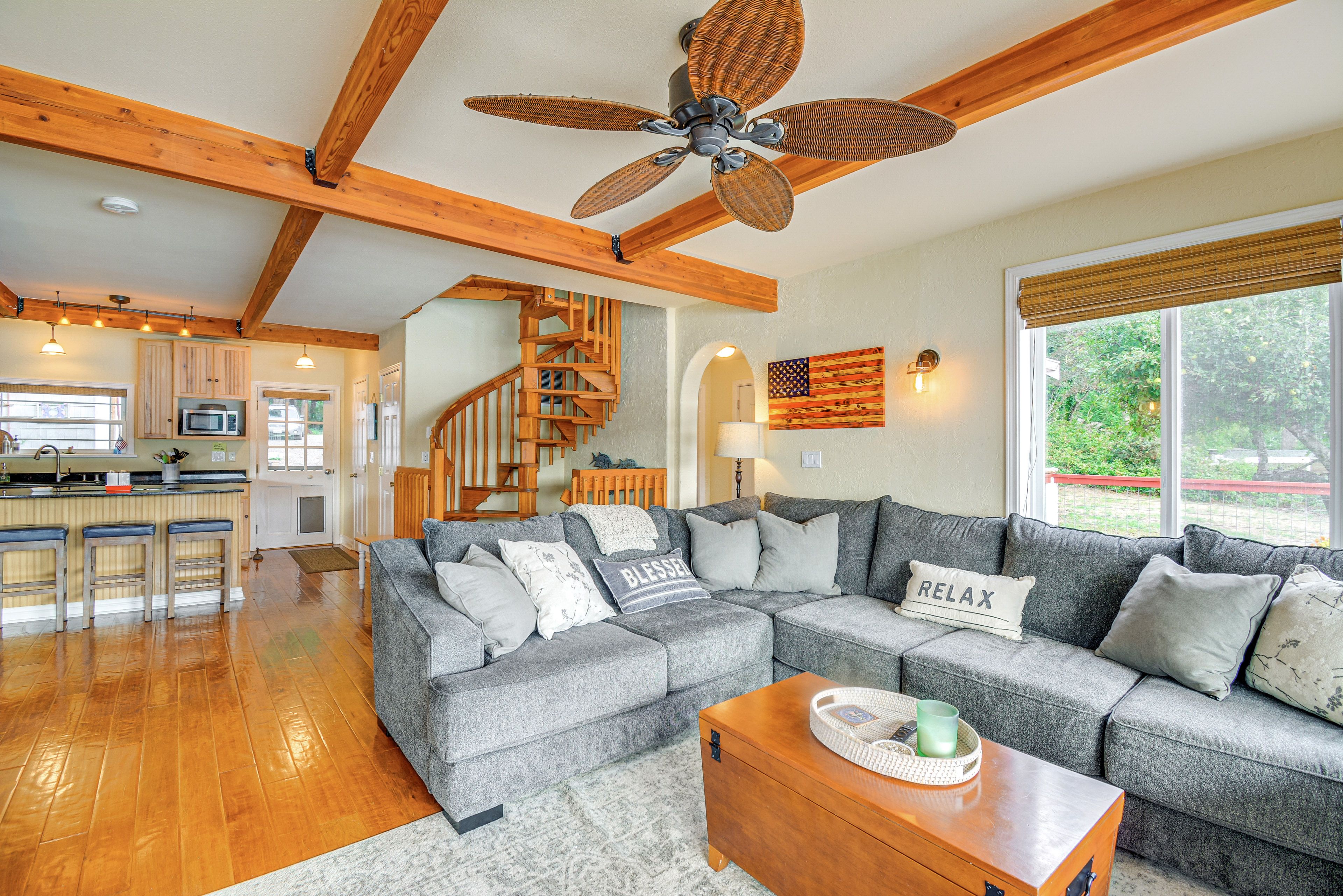 Living Area | Smart TV w/ Cable | Board Games