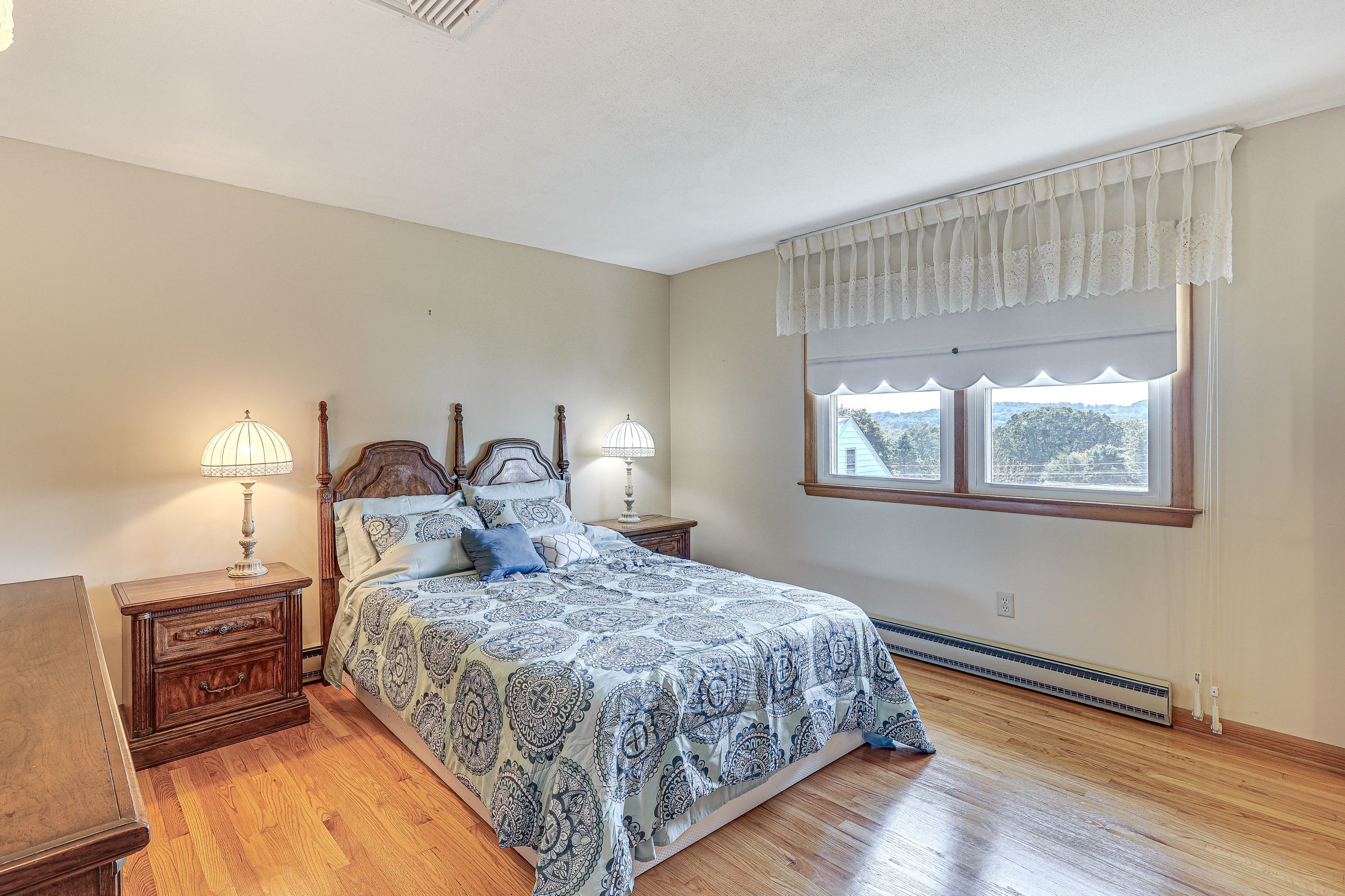 Bedroom 1 | Queen Bed | En-Suite Bathroom | 2nd Floor