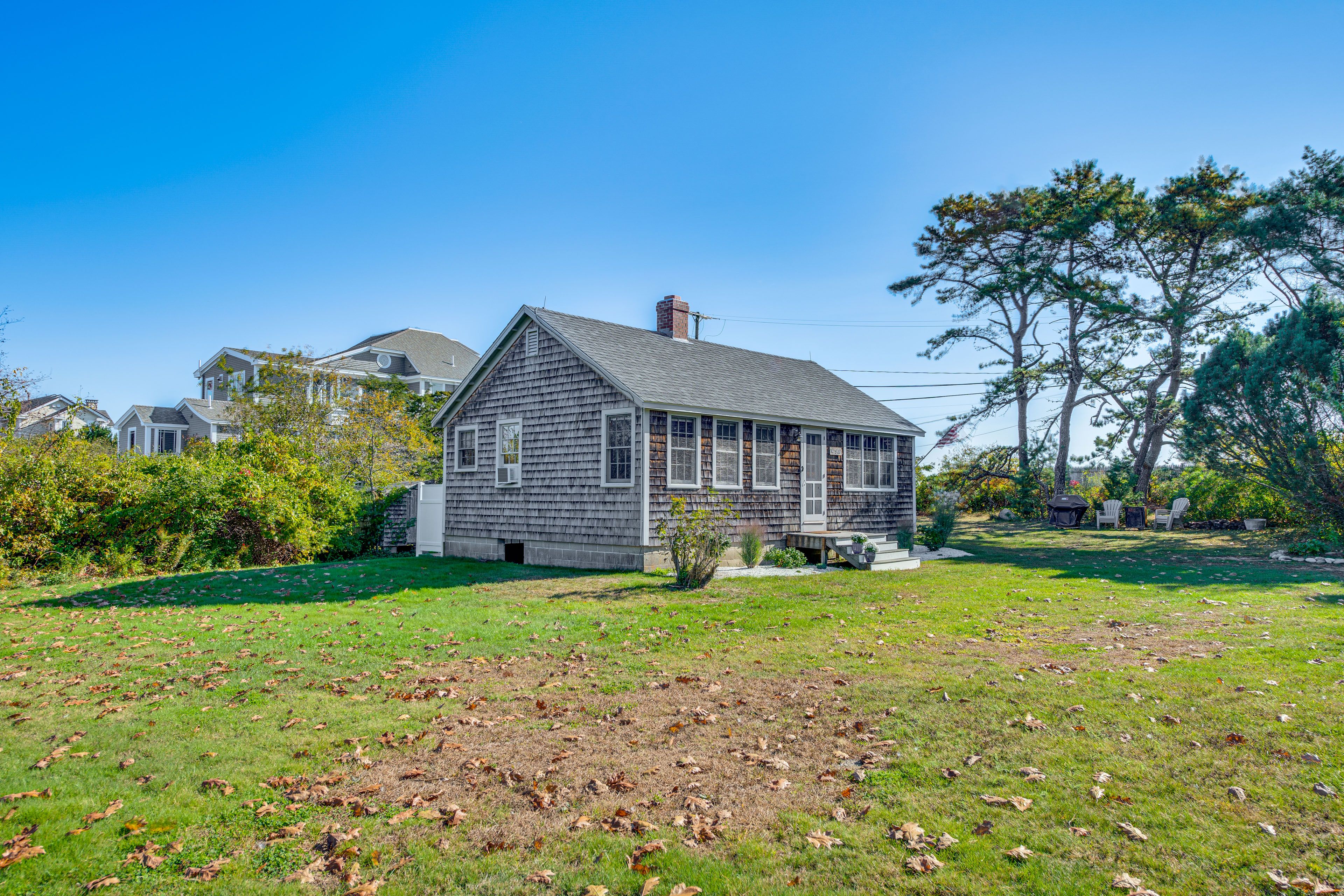 Parking | Driveway (8 Vehicles)