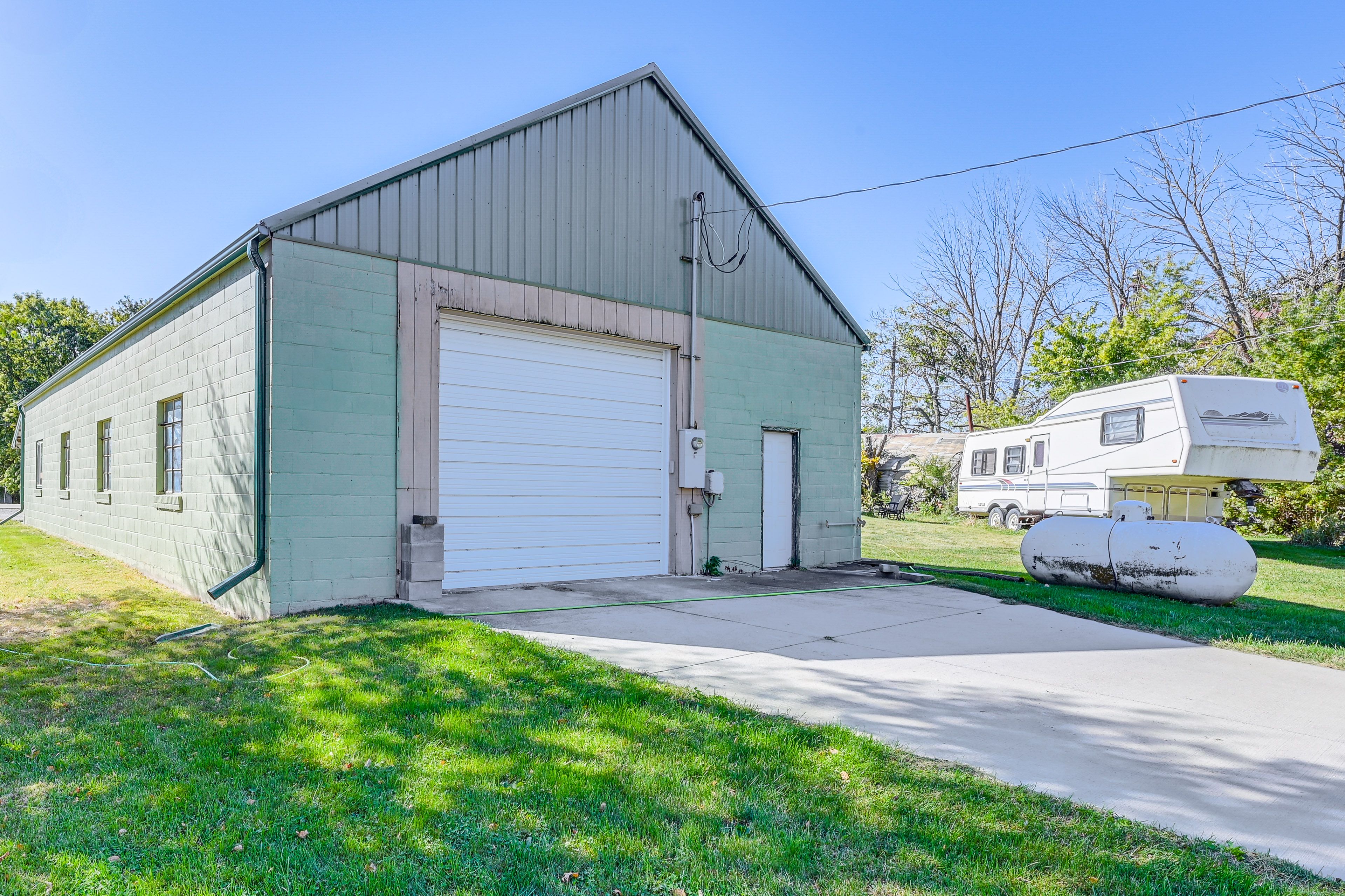Parking | Driveway (5 Vehicles) | Free Street Parking | Trailer Parking