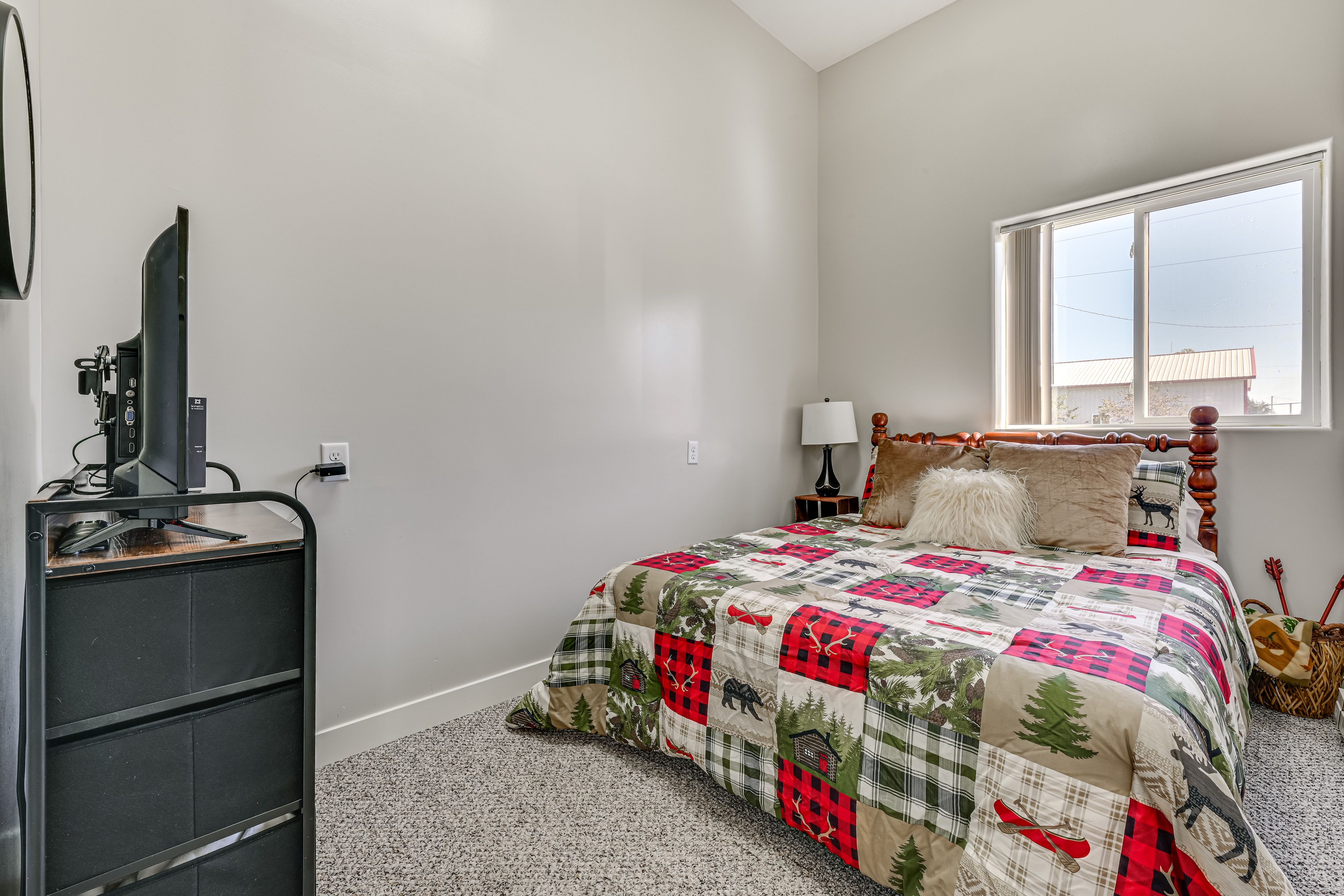 Bedroom 1 | Queen Bed | Smart TV | Linens Provided
