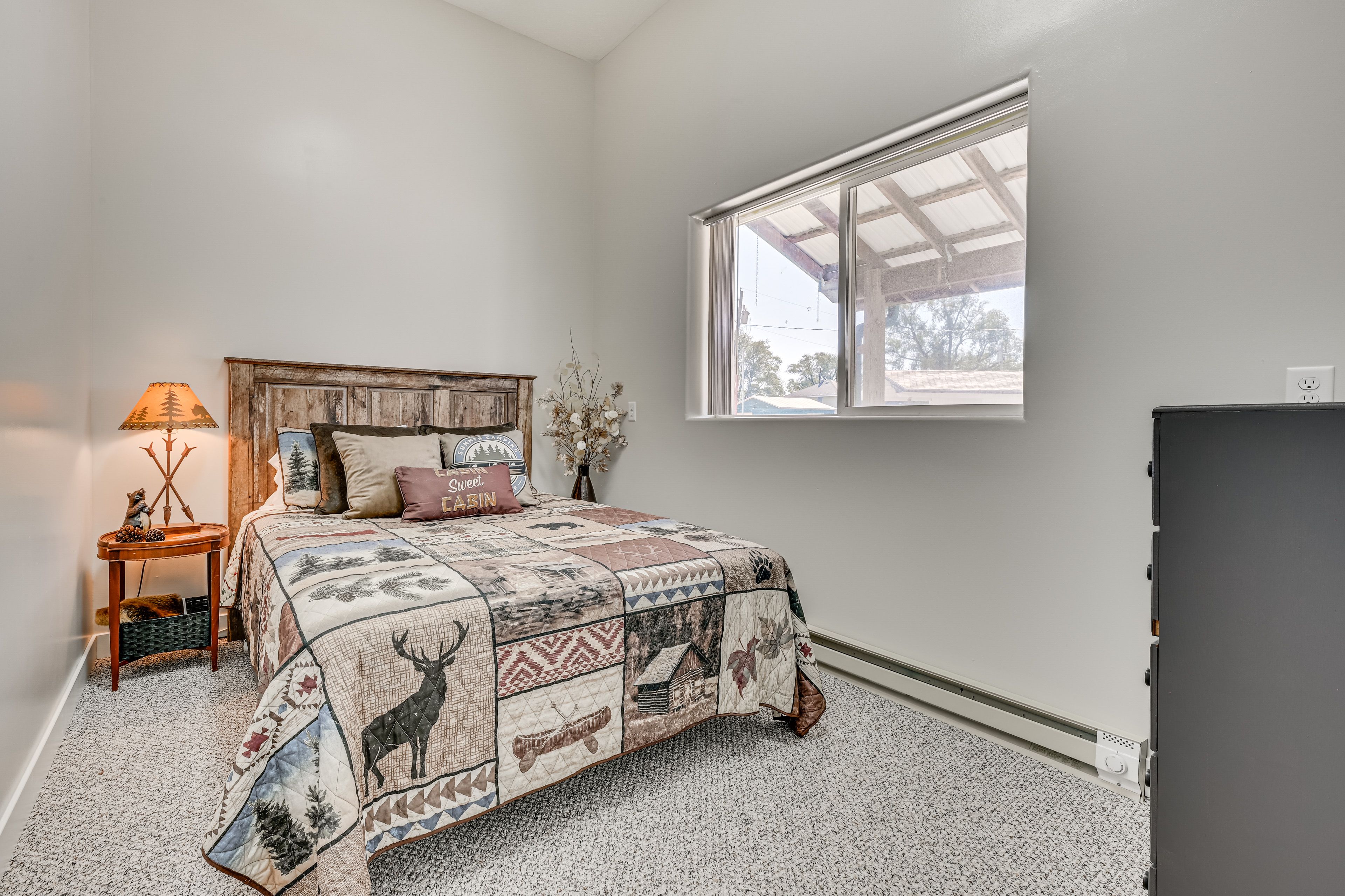 Bedroom 2 | Queen Bed