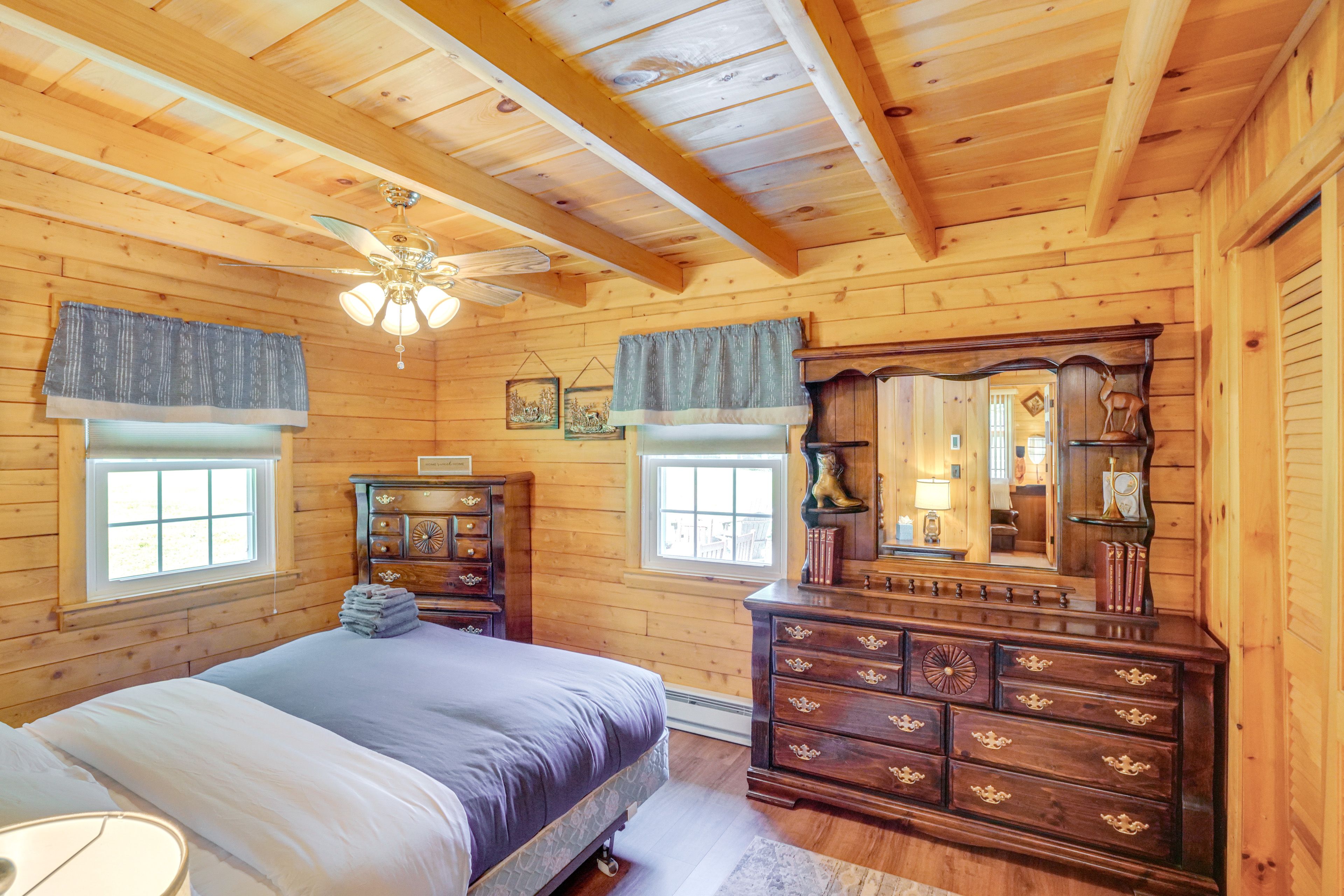 Bedroom 2 | Queen Bed | 1st Floor