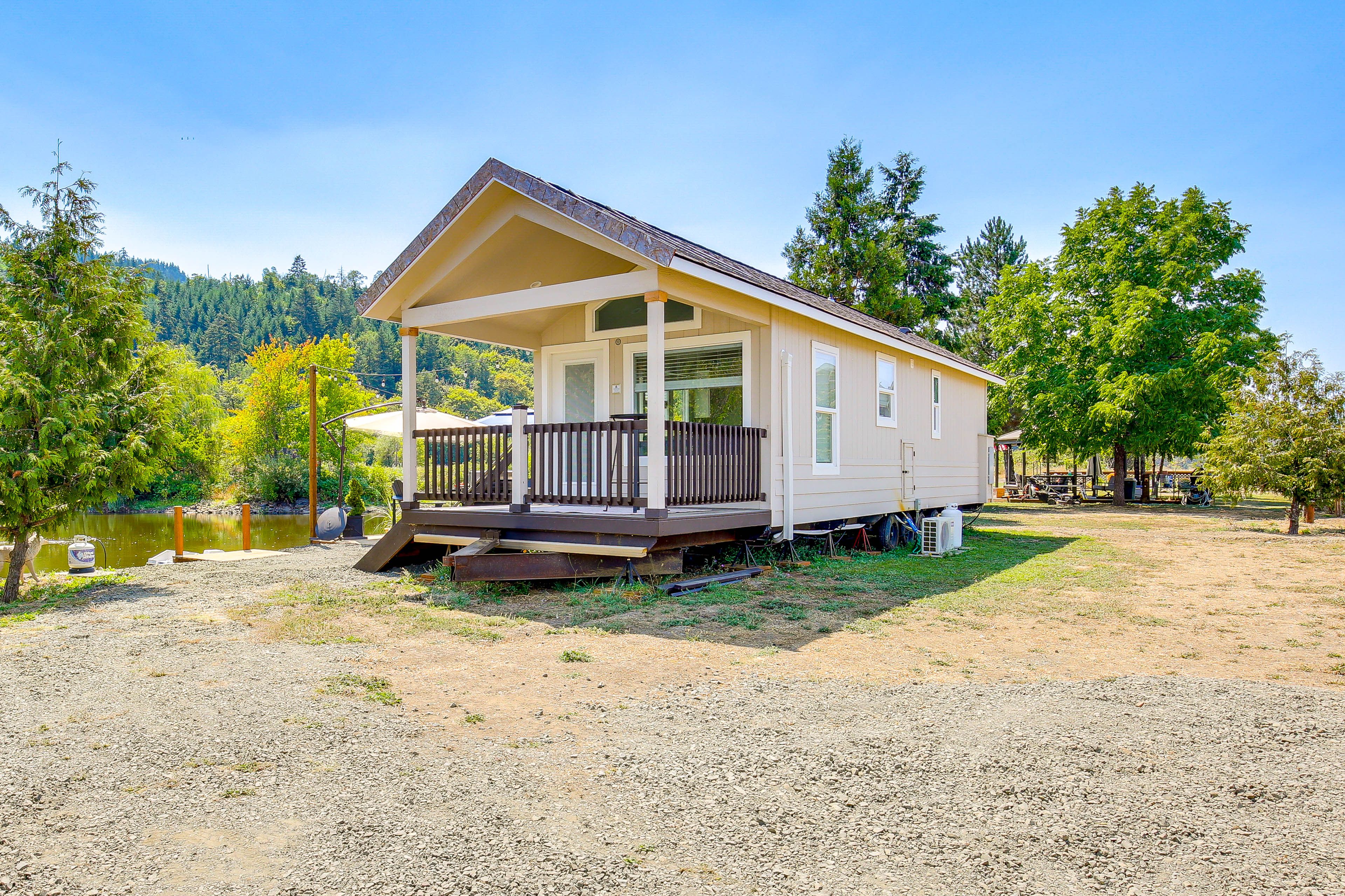 Cabin Exterior | Parking | Driveway (2 Vehicles)