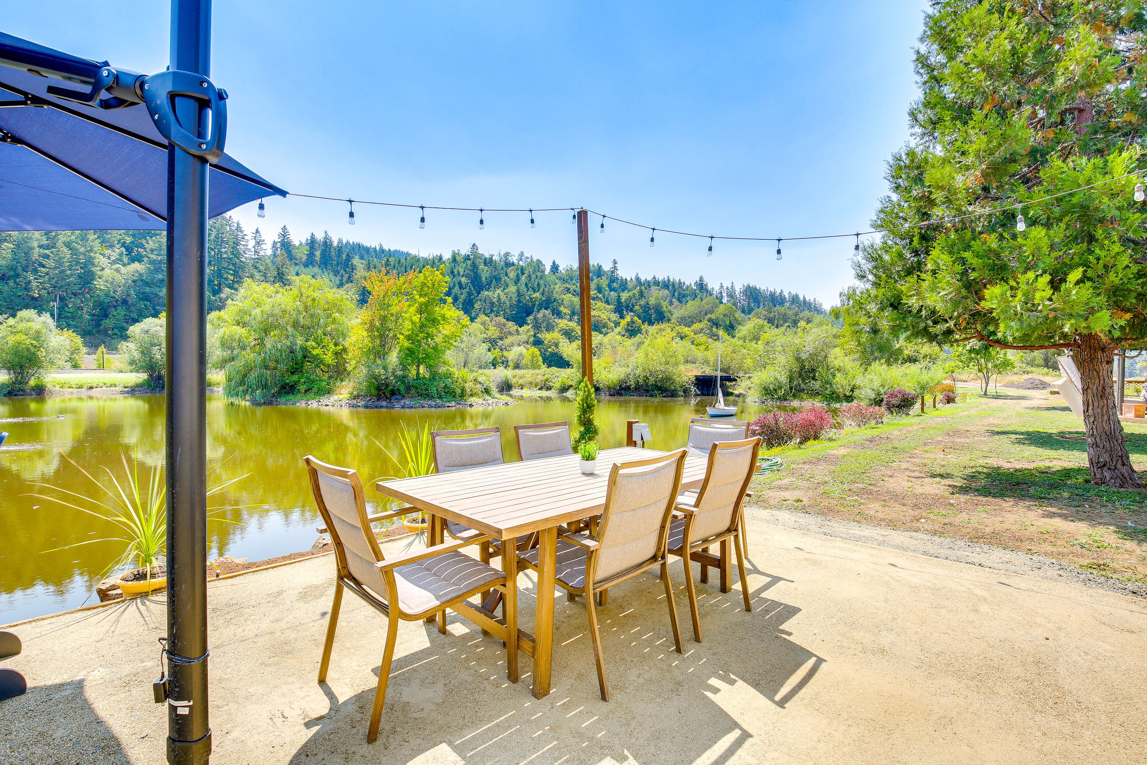 Patio | Outdoor Dining Set | Fire Pit (Propane Provided)