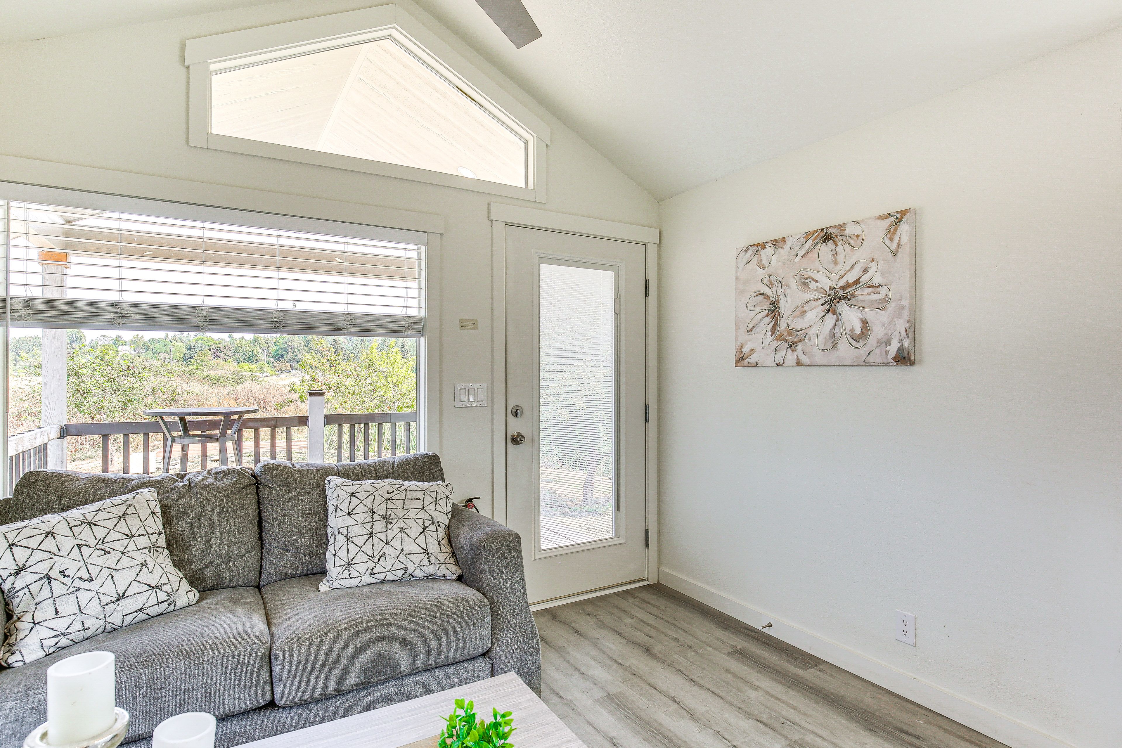 Living Room | Smart TV | Free WiFi