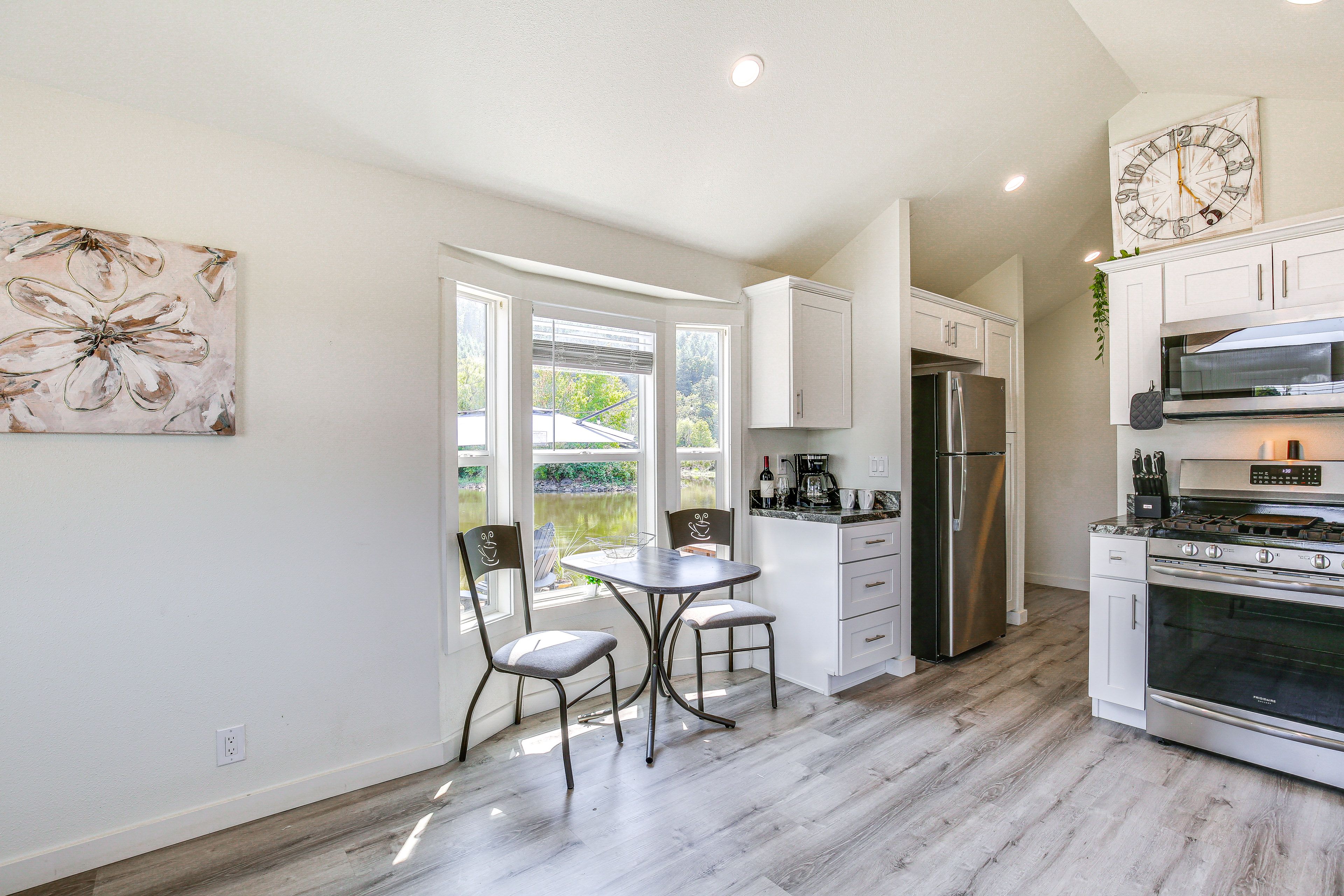 Dining Area | Dishware & Flatware