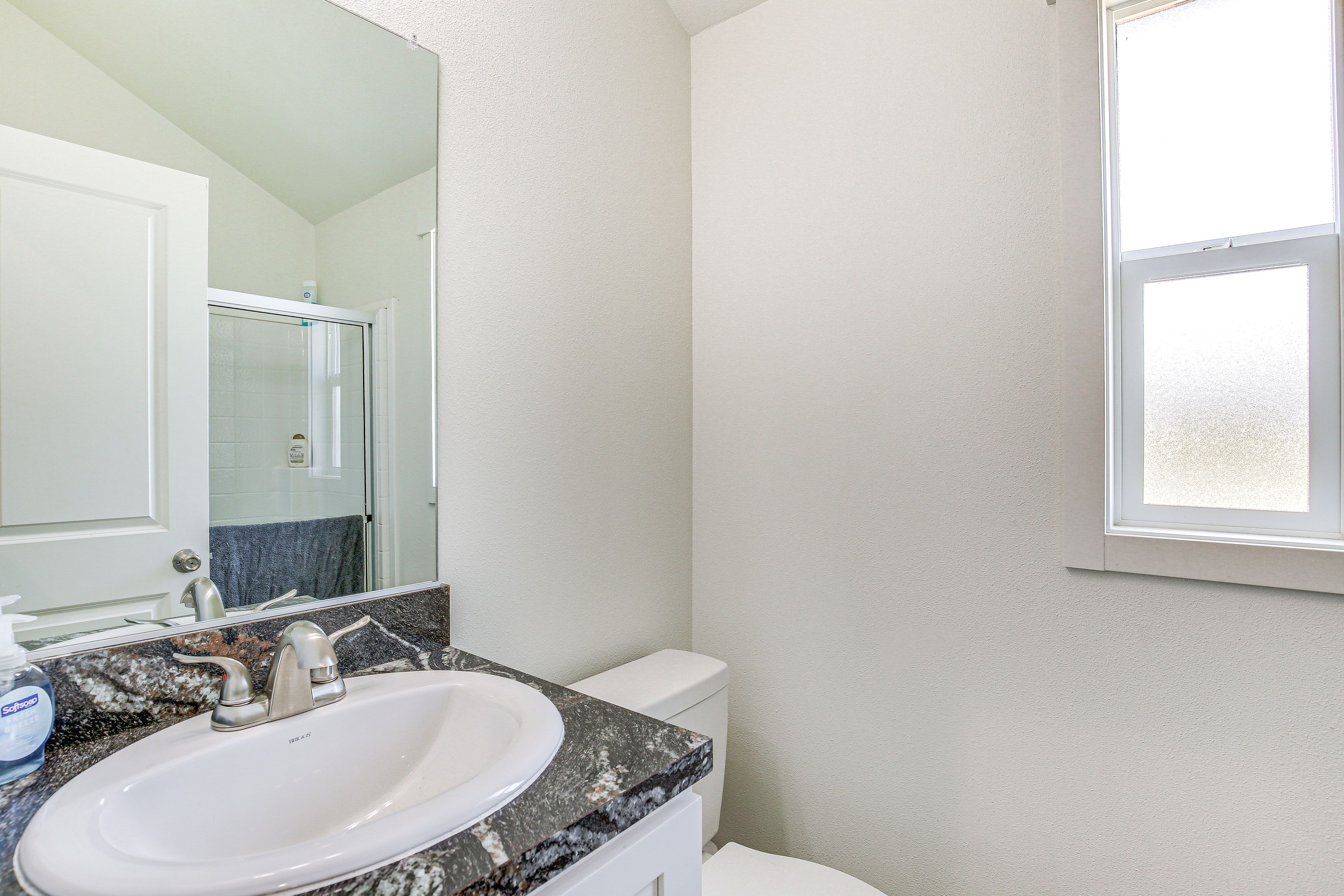 Full Bath | Towels | Hair Dryer | Complimentary Toiletries