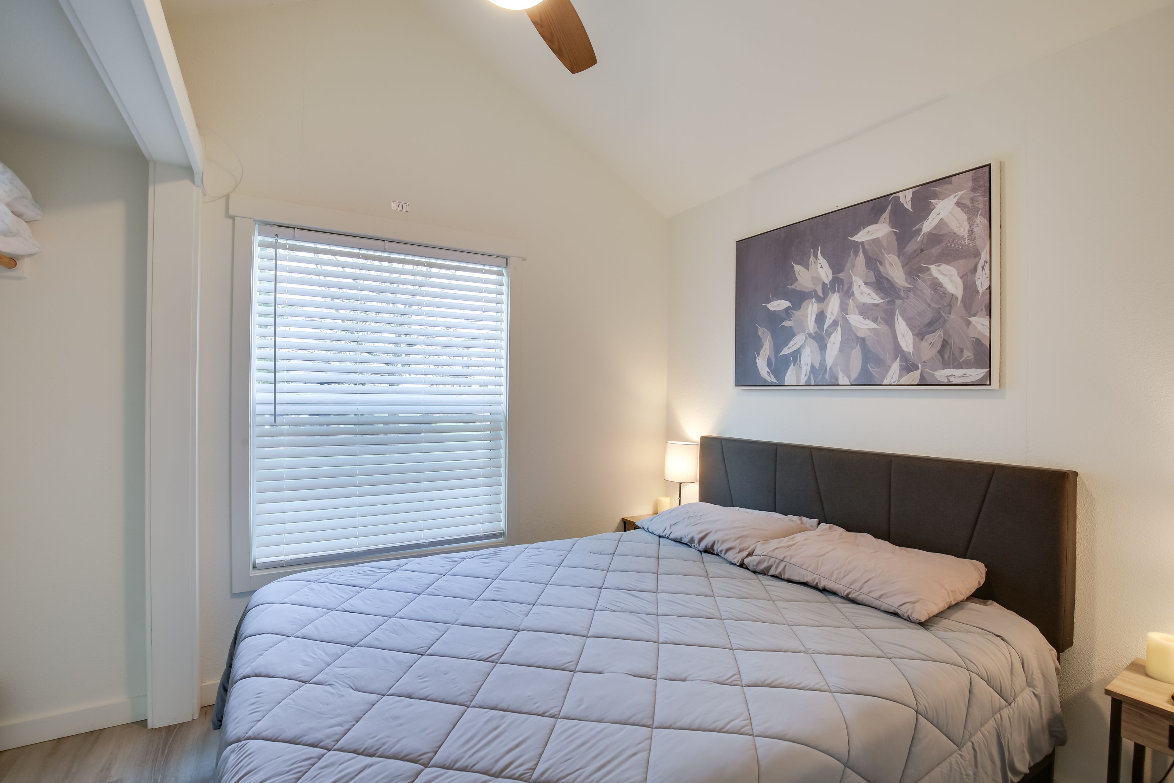 Bedroom | Queen Bed | 2 Twin Cots | Linens Provided