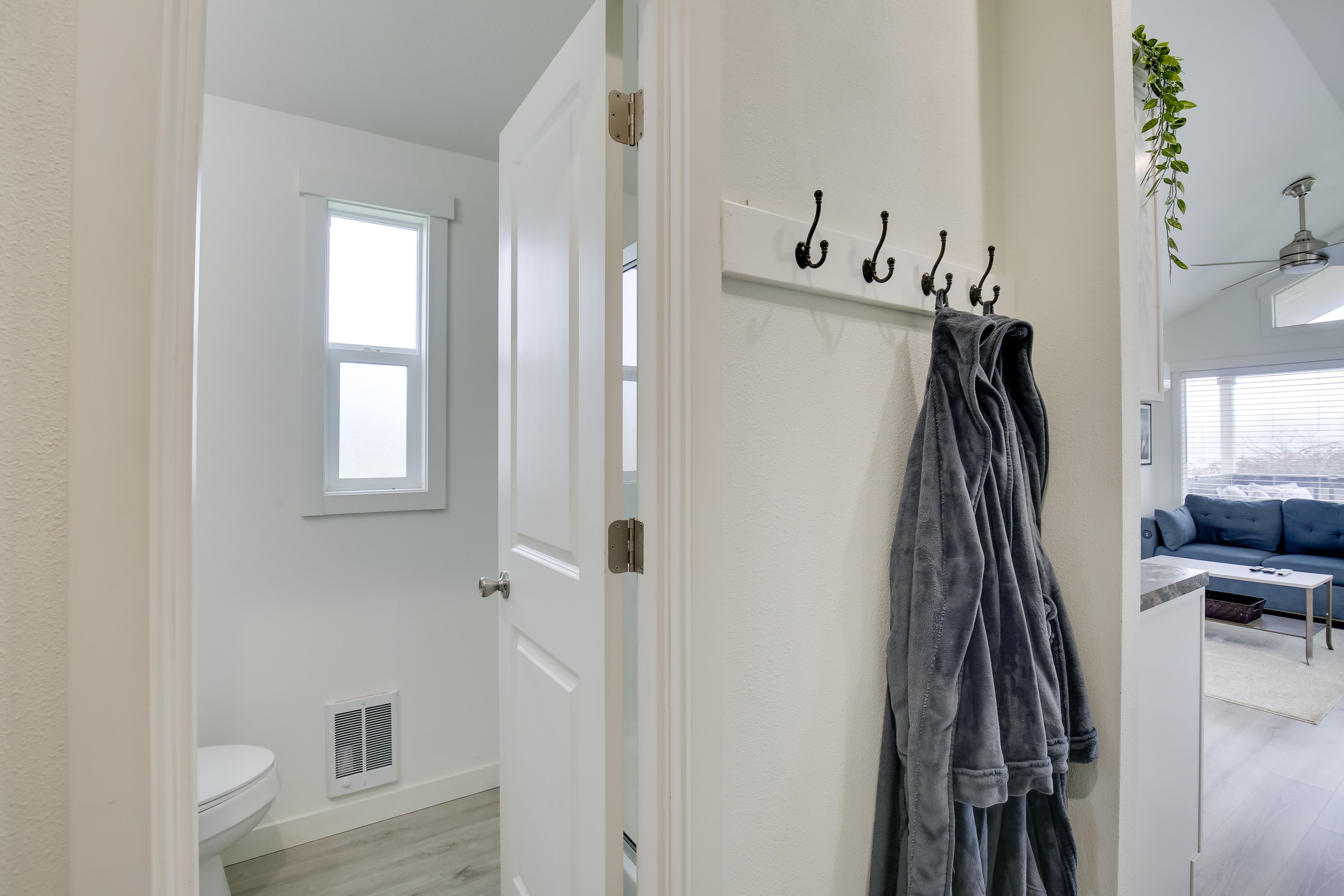 Bathrobes & Luggage Racks