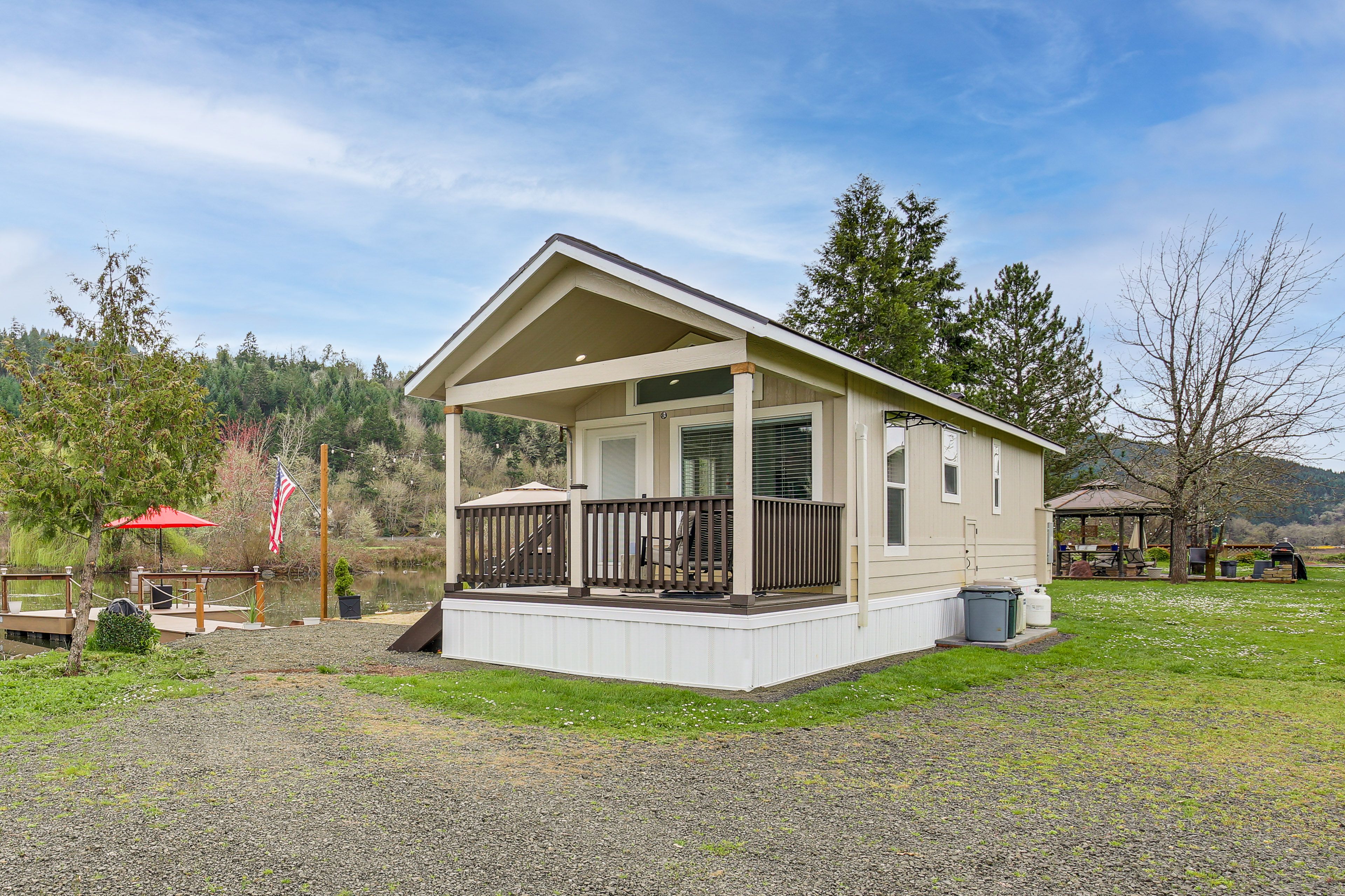 Cabin Exterior | Parking | Driveway (2 Vehicles)