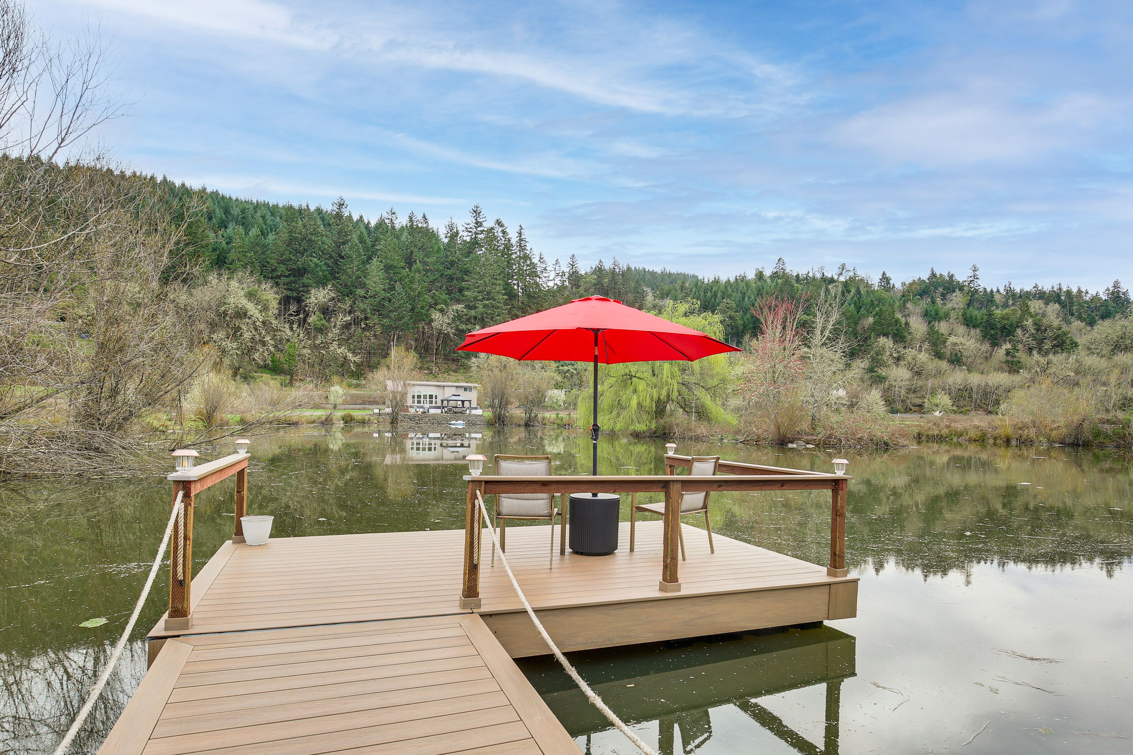 Oakland Vacation Rental | 1BR | 1BA | 400 Sq Ft | Stairs to Enter