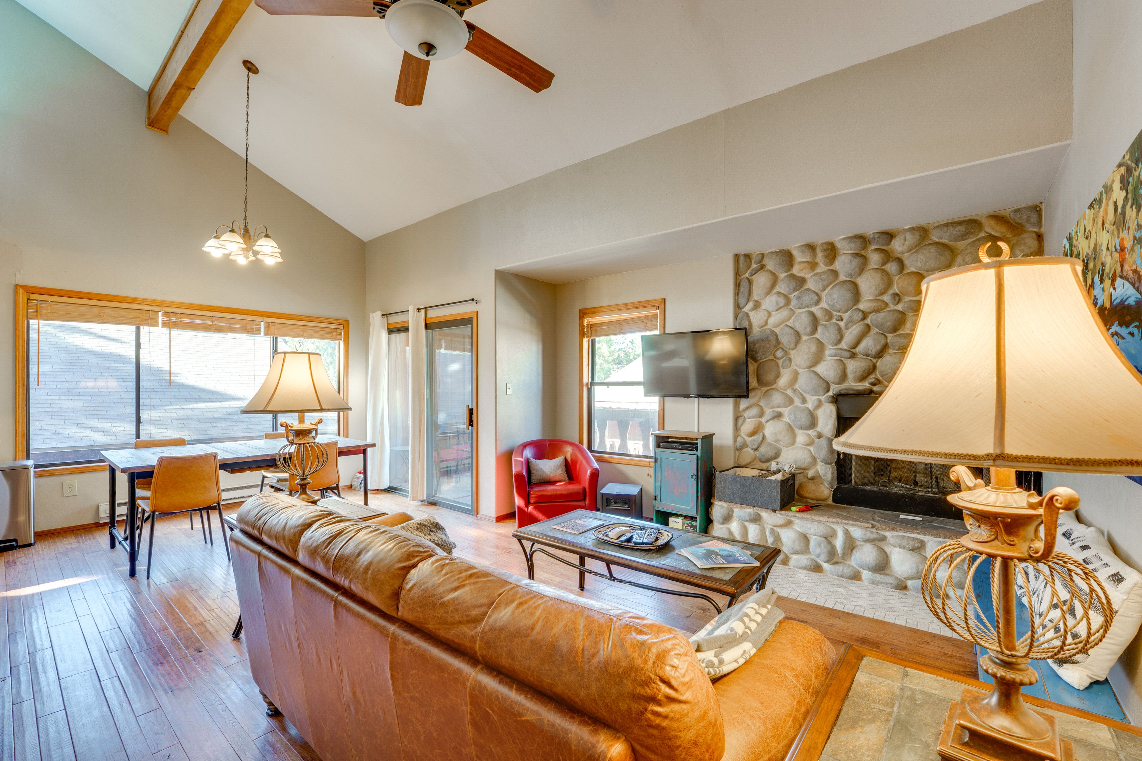 Living Room | Smart TV | Fireplace | Main Level