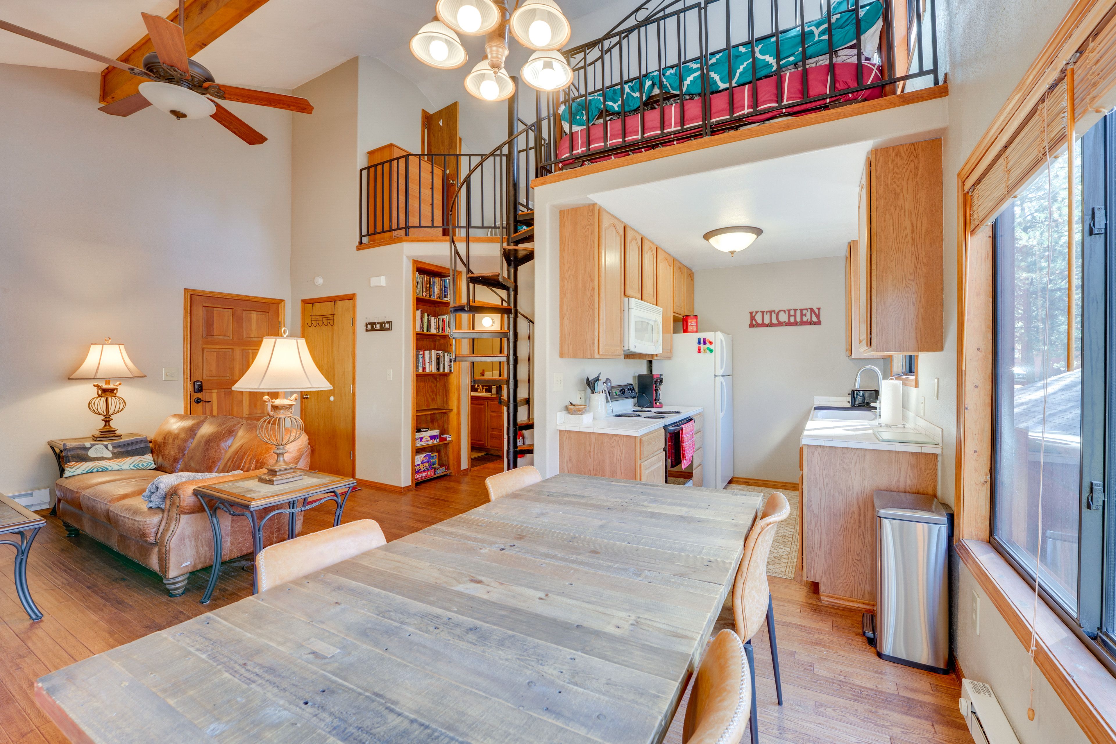 Dining Area | Dishware/Flatware Provided | Main Level