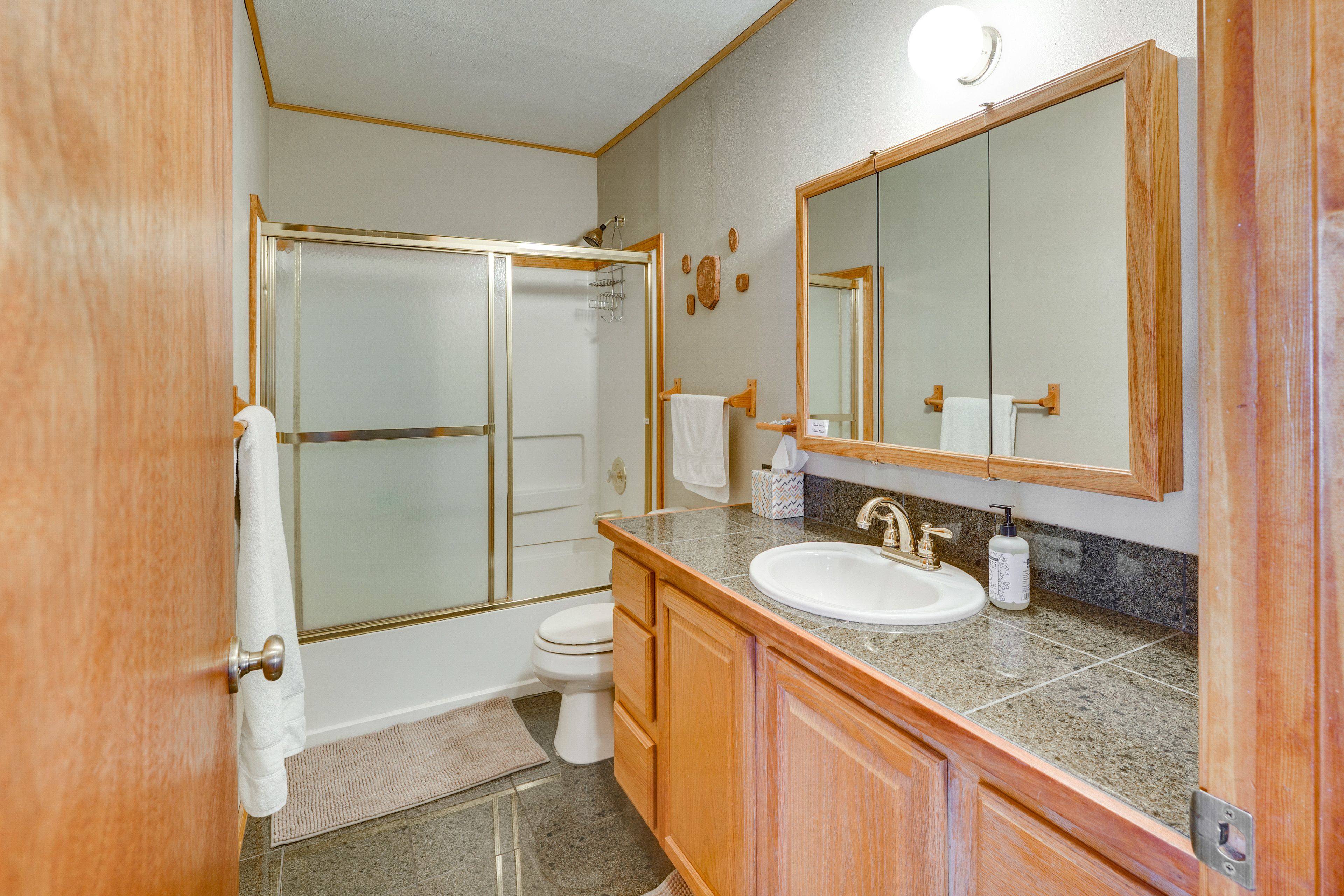 Full Bathroom | Towels & Linens Provided | Main Level