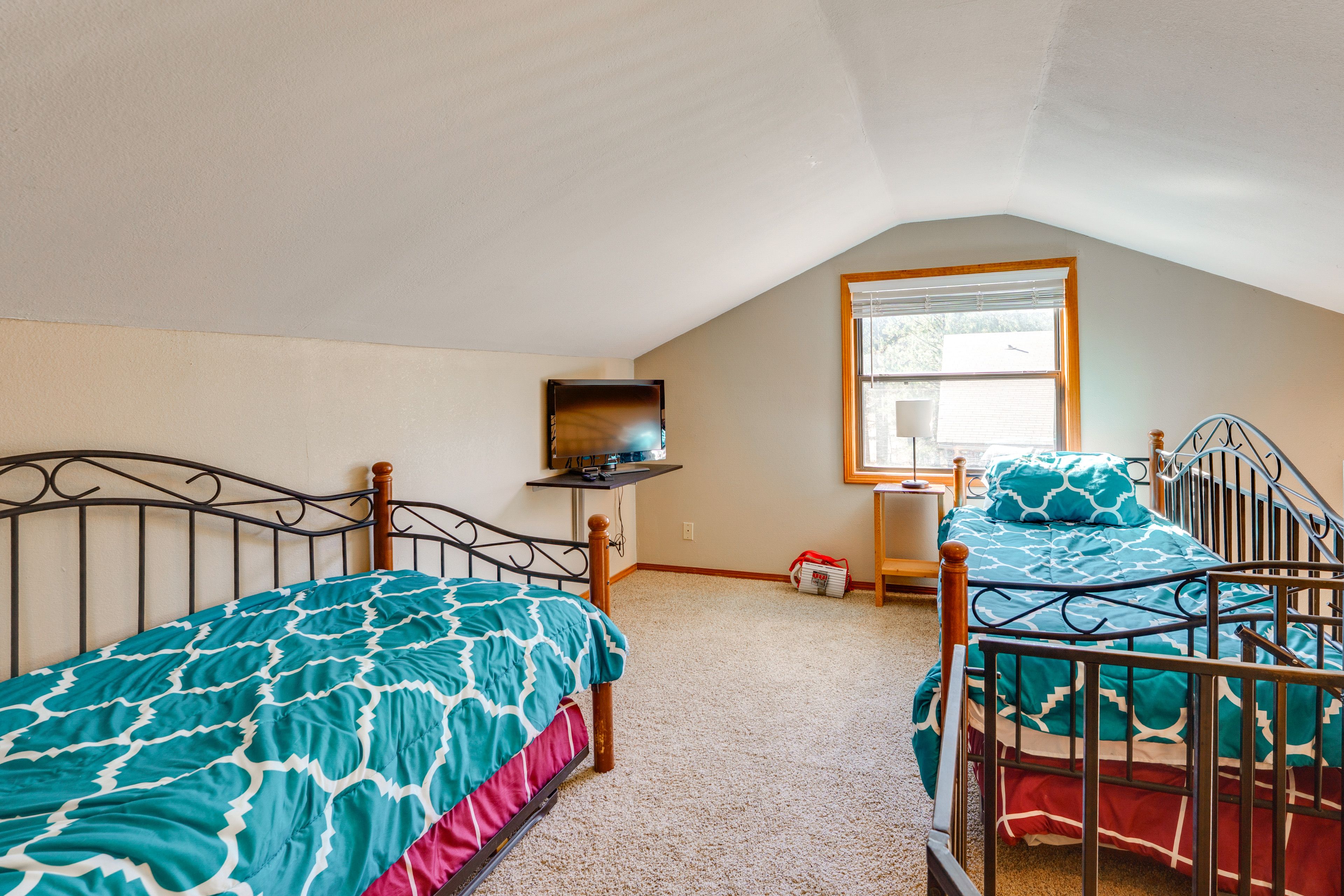 Loft | 2 Twin Daybeds w/ Twin Trundles | Smart TV | Upper Level