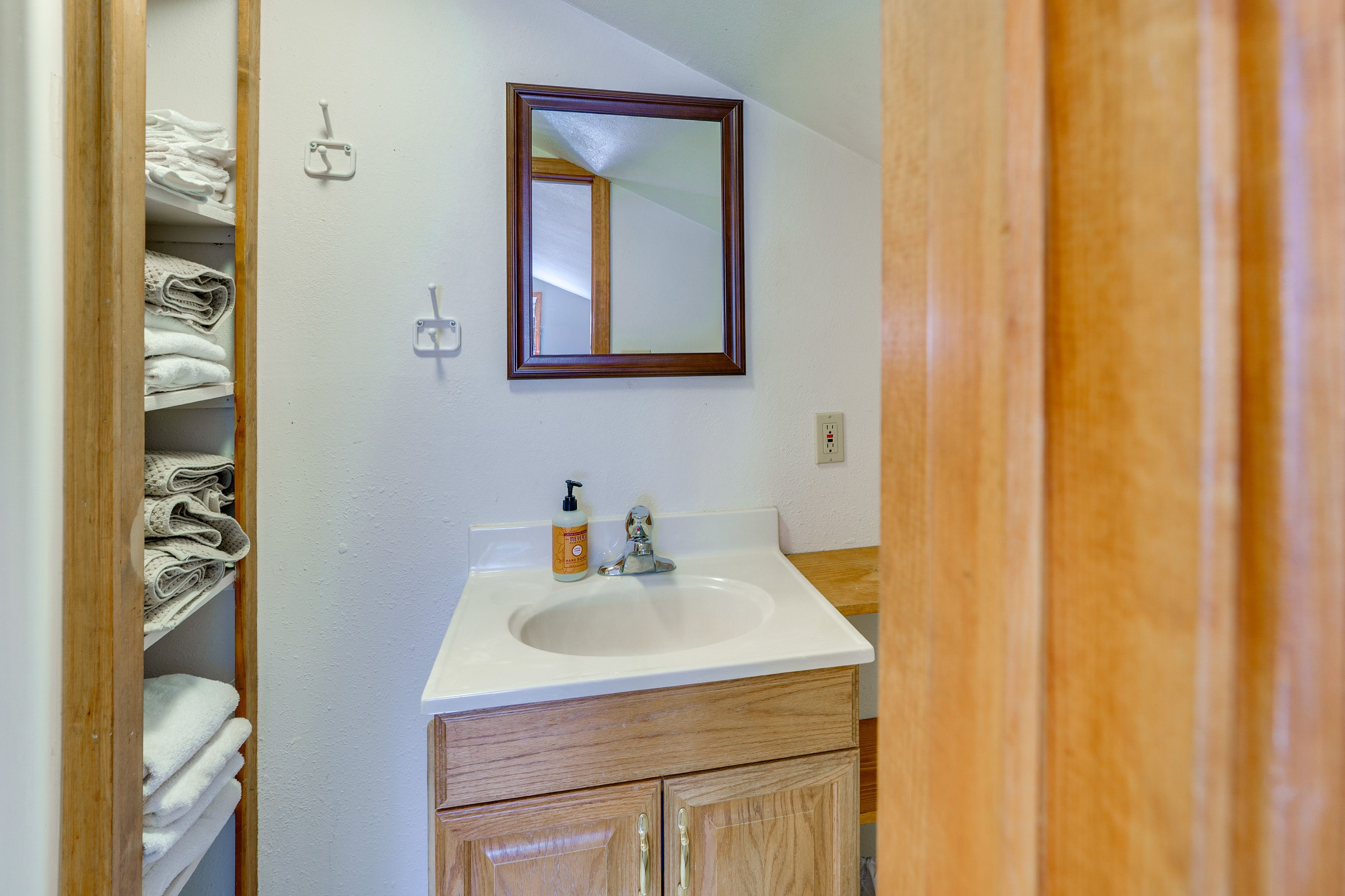Full Bathroom | Upper Level