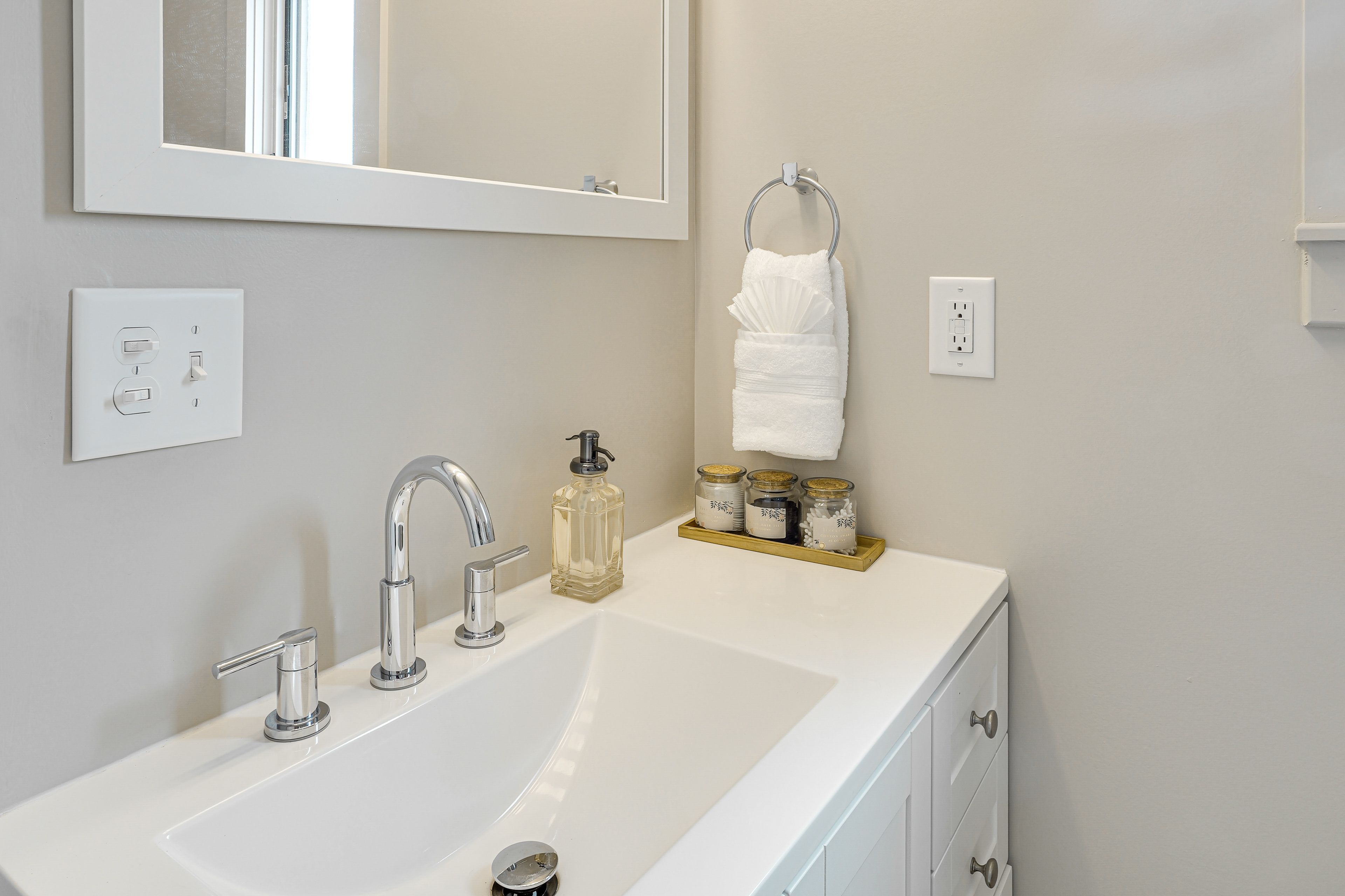 Full Bathroom | 2nd Floor