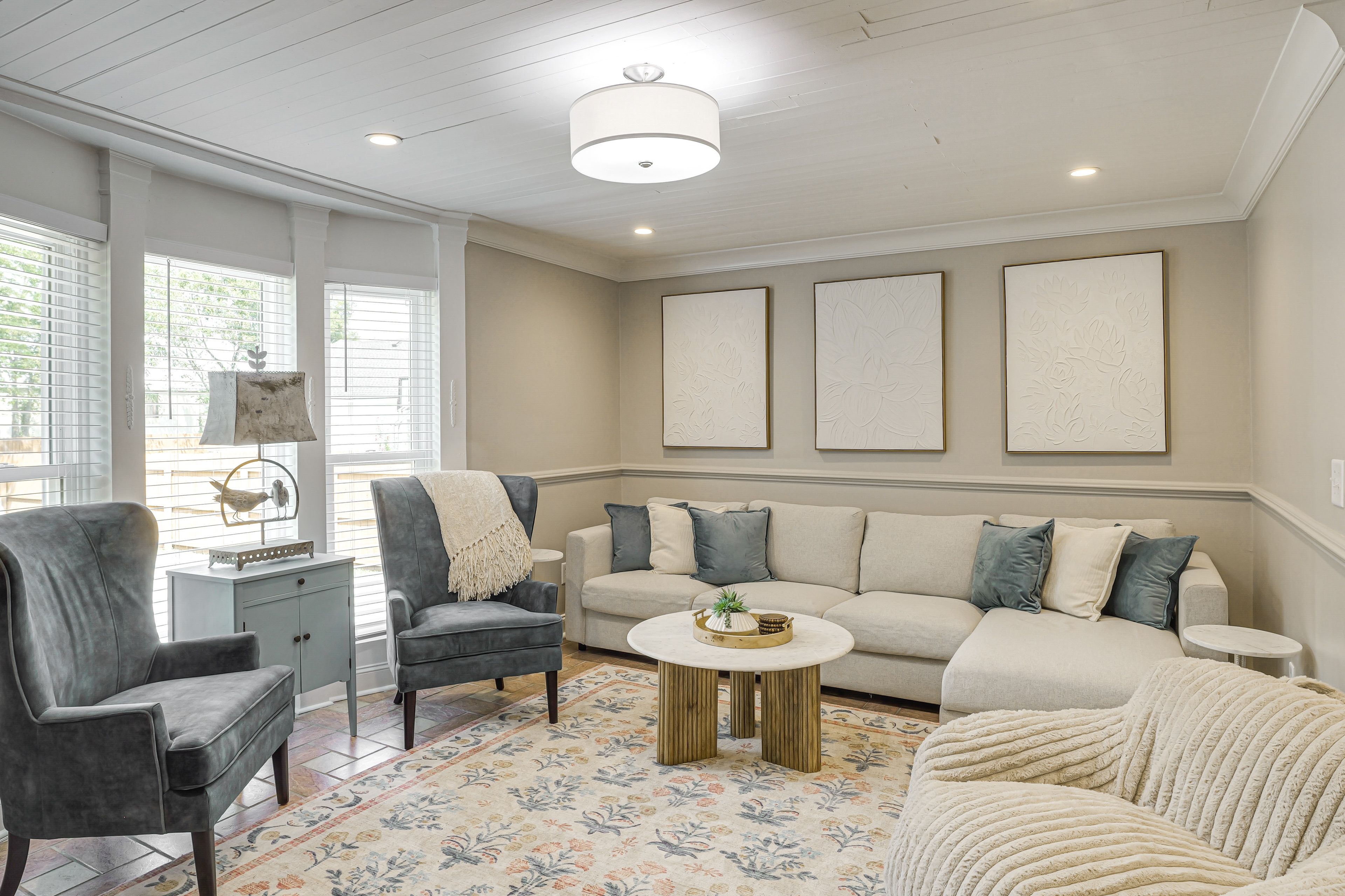 Formal Living Room | 1st Floor | Smart TV