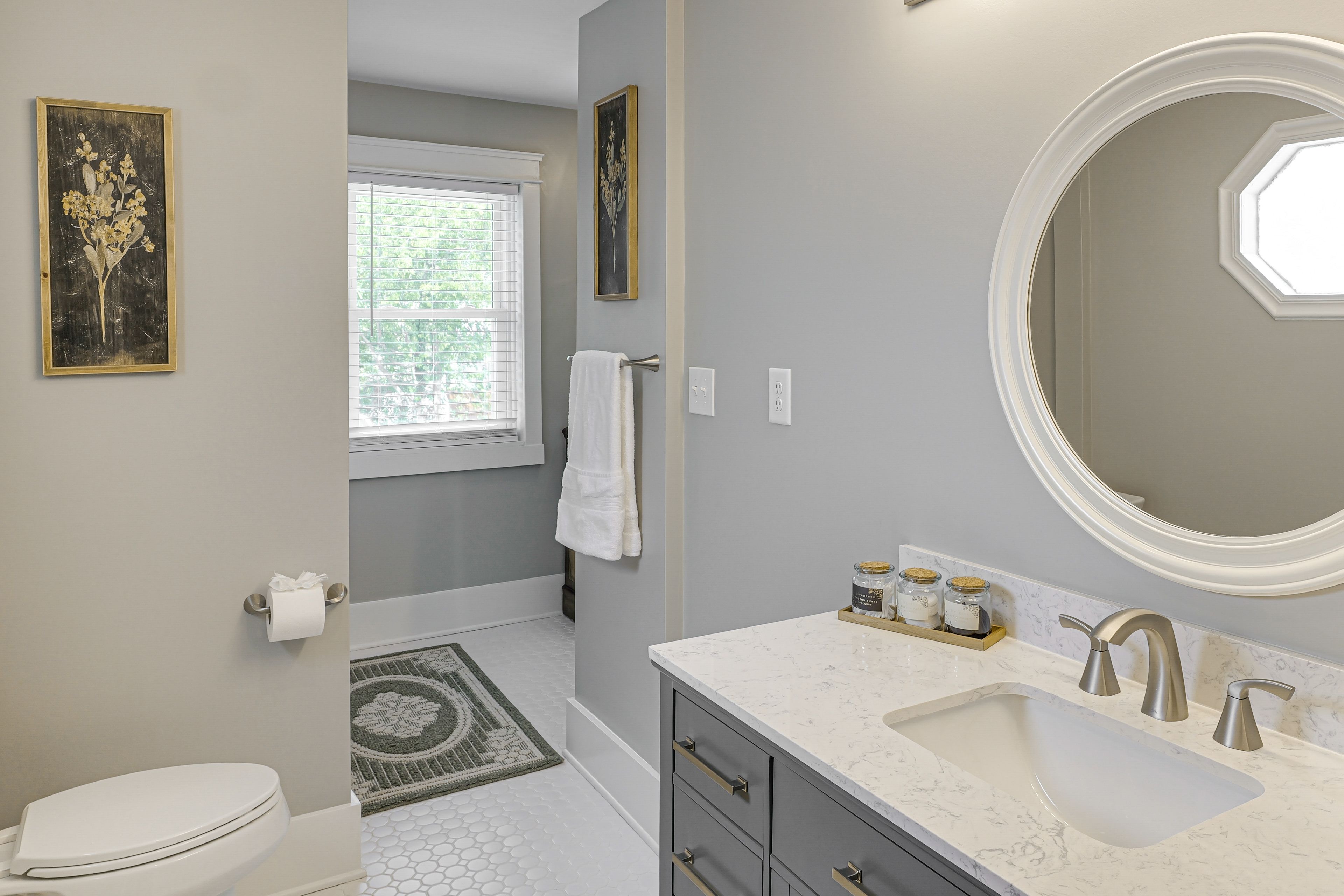 Full Bathroom | 2nd Floor