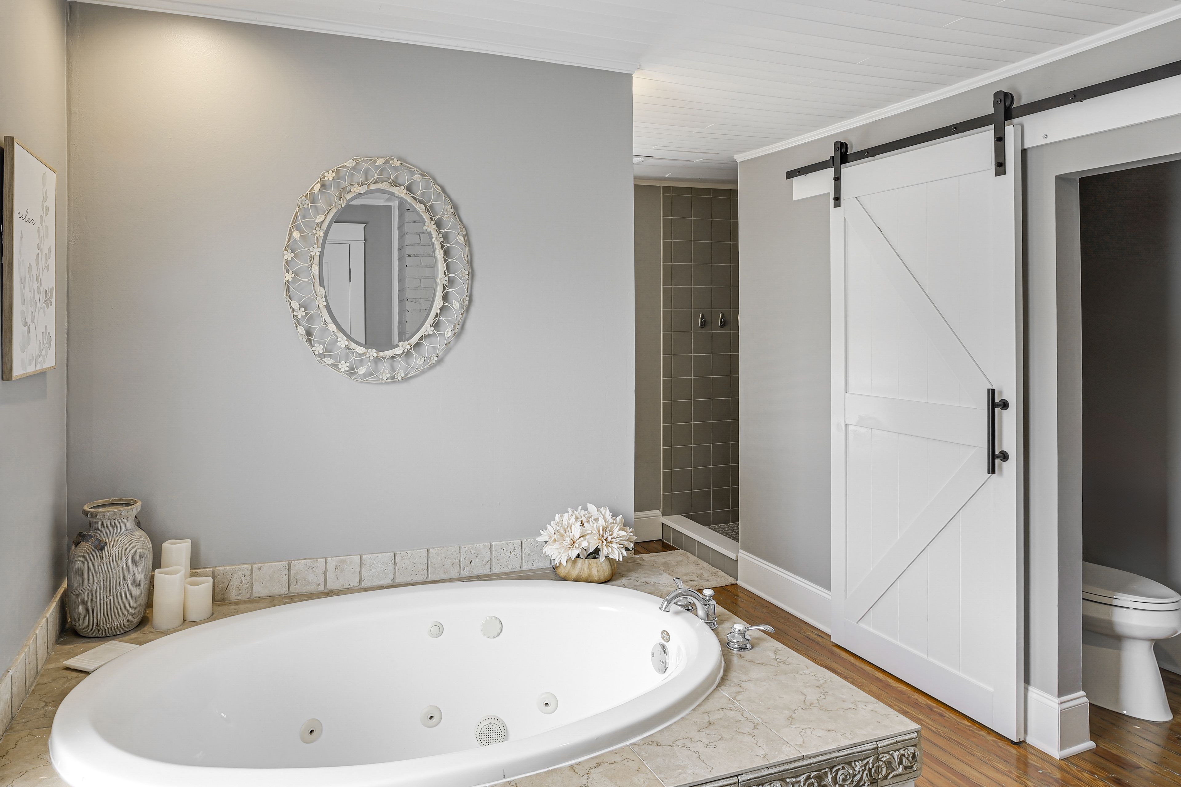 Full Bathroom | 1st Floor | Hair Dryer
