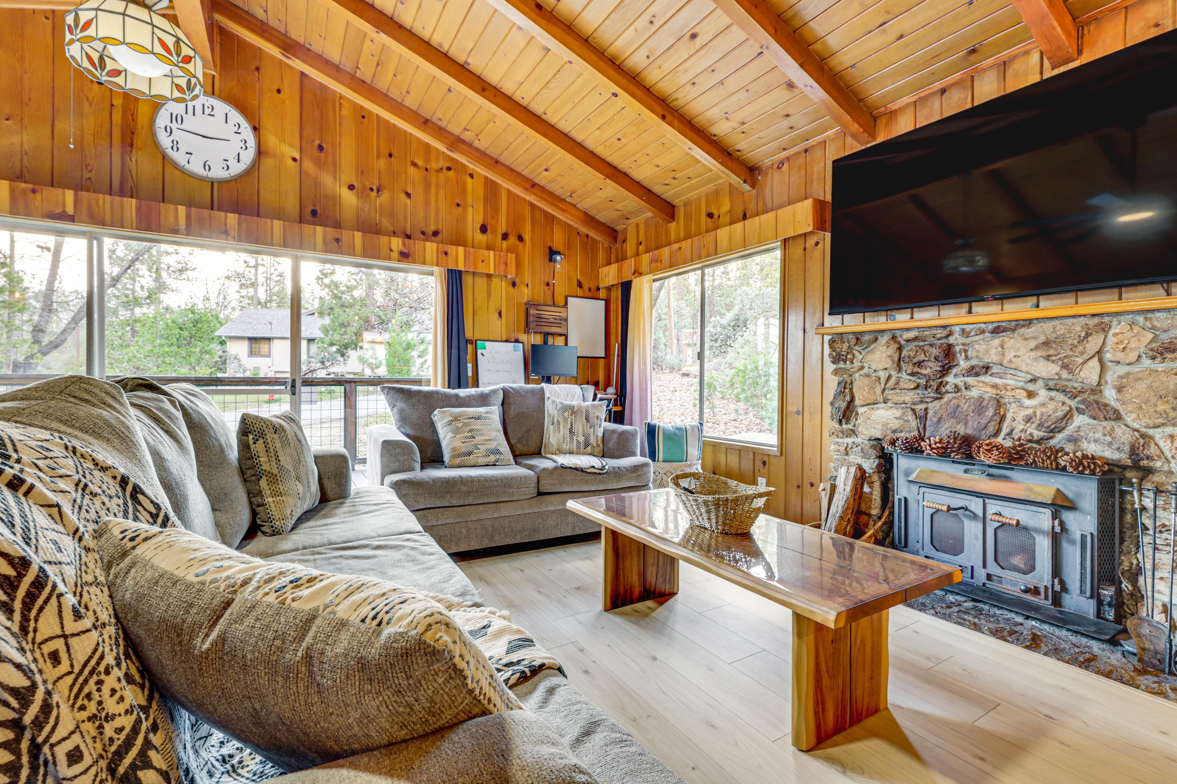 Living Room | Smart TV | Queen Sleeper Sofa | Top Floor | Laptop Workstation