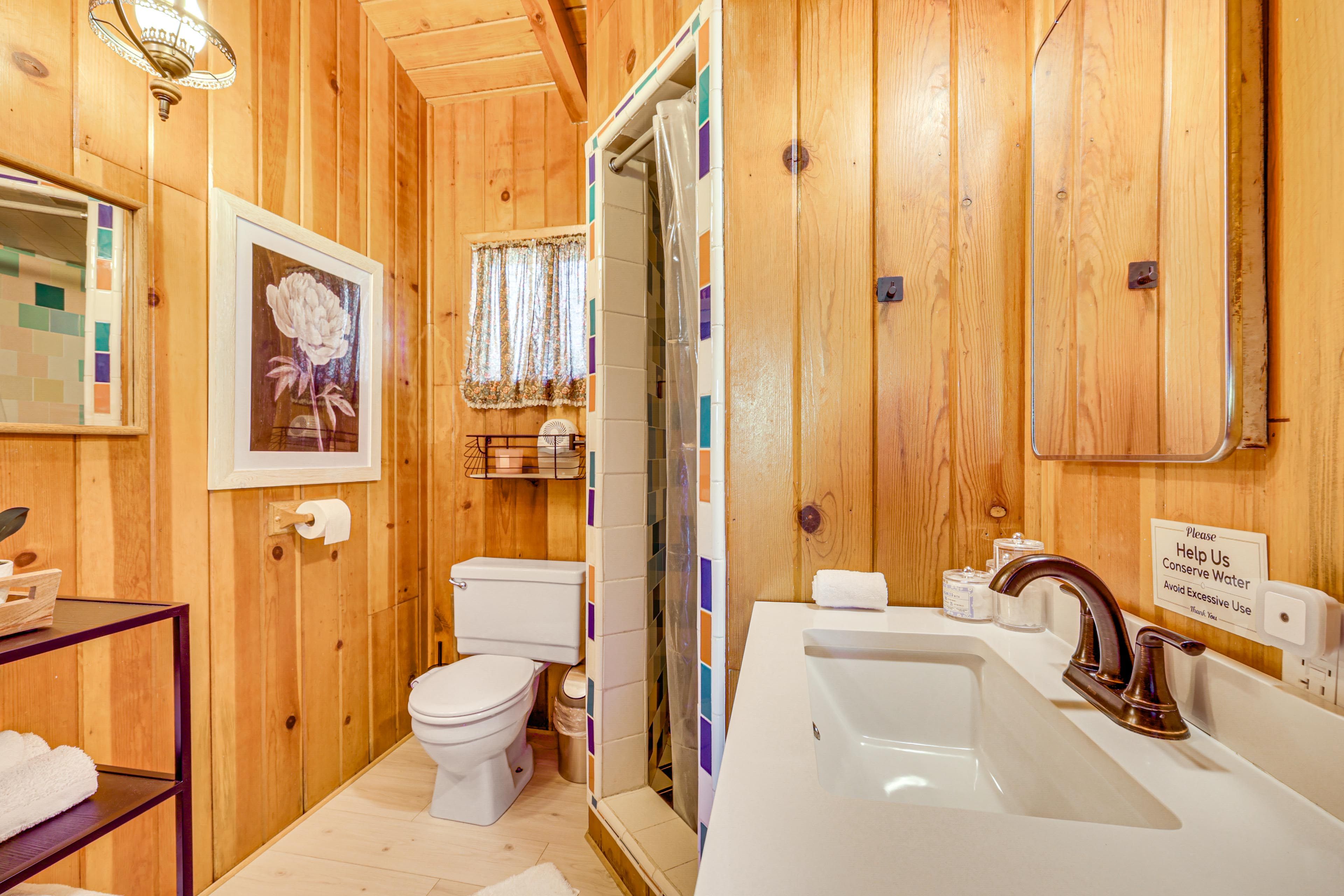 Full Bathroom | Complimentary Toiletries | Top Floor