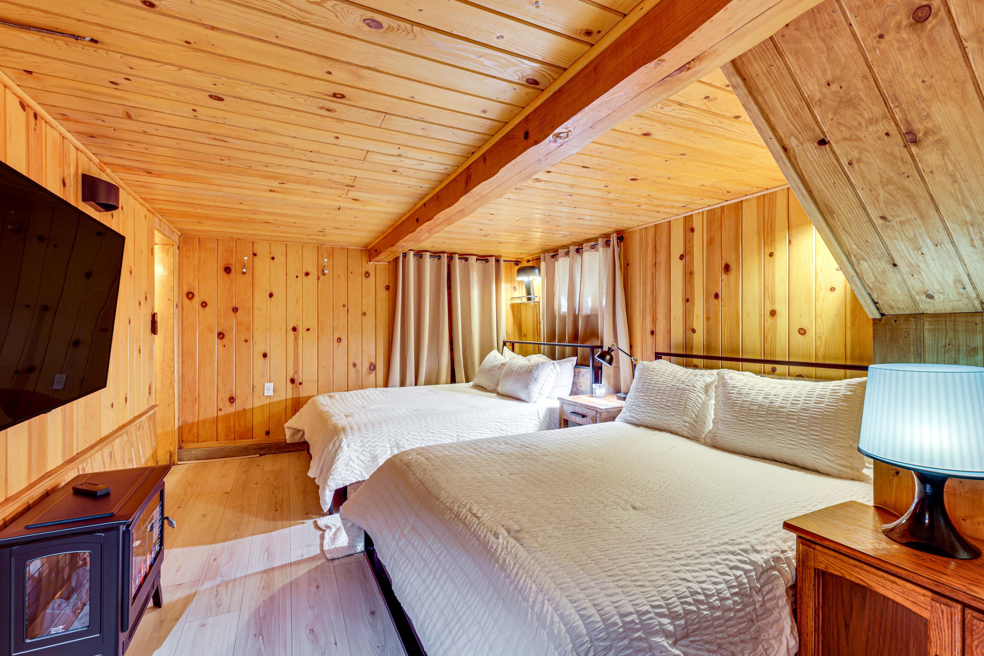 Bedroom 2 | 2 Queen Beds | Bottom Floor