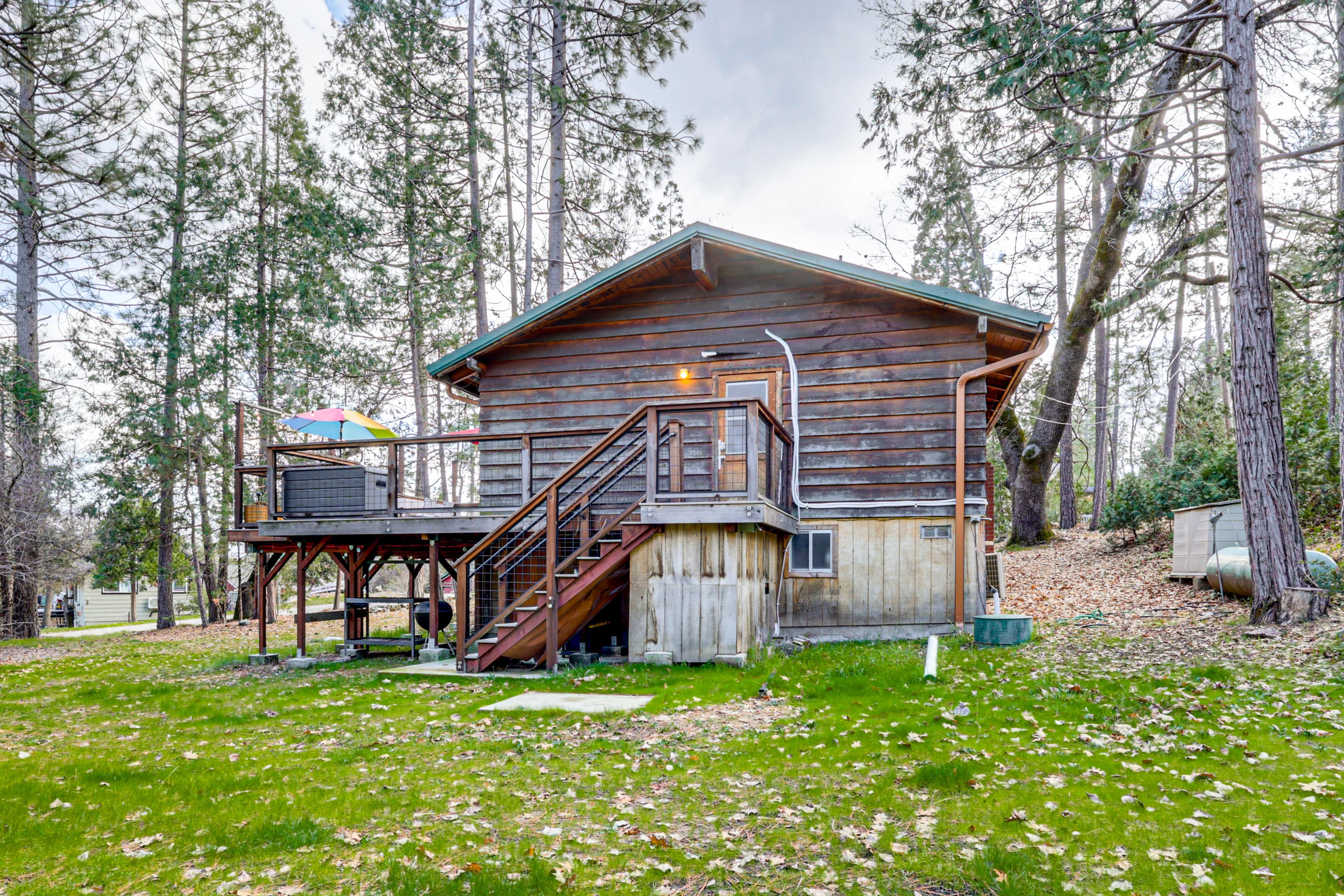 Cabin Exterior | Driveway Parking (4 Vehicles) | RV/Trailer Parking