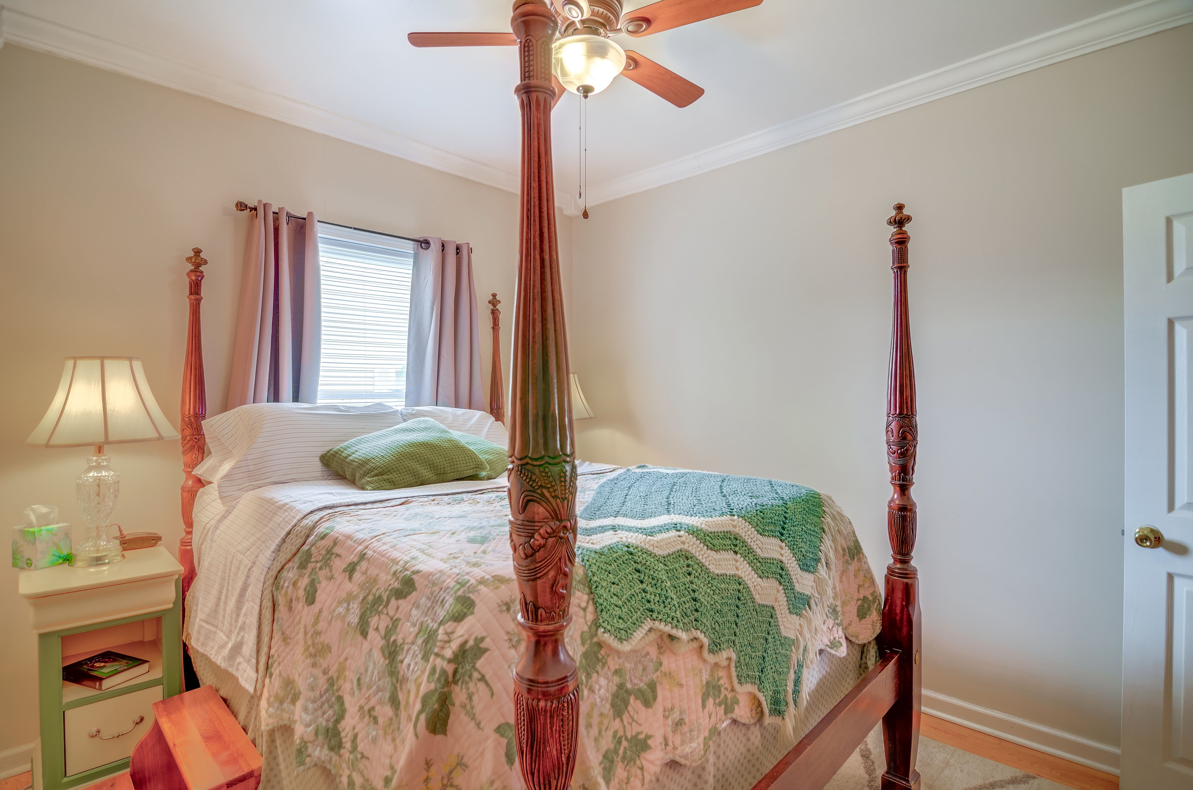 Bedroom 1 | Queen Bed | 1st Floor