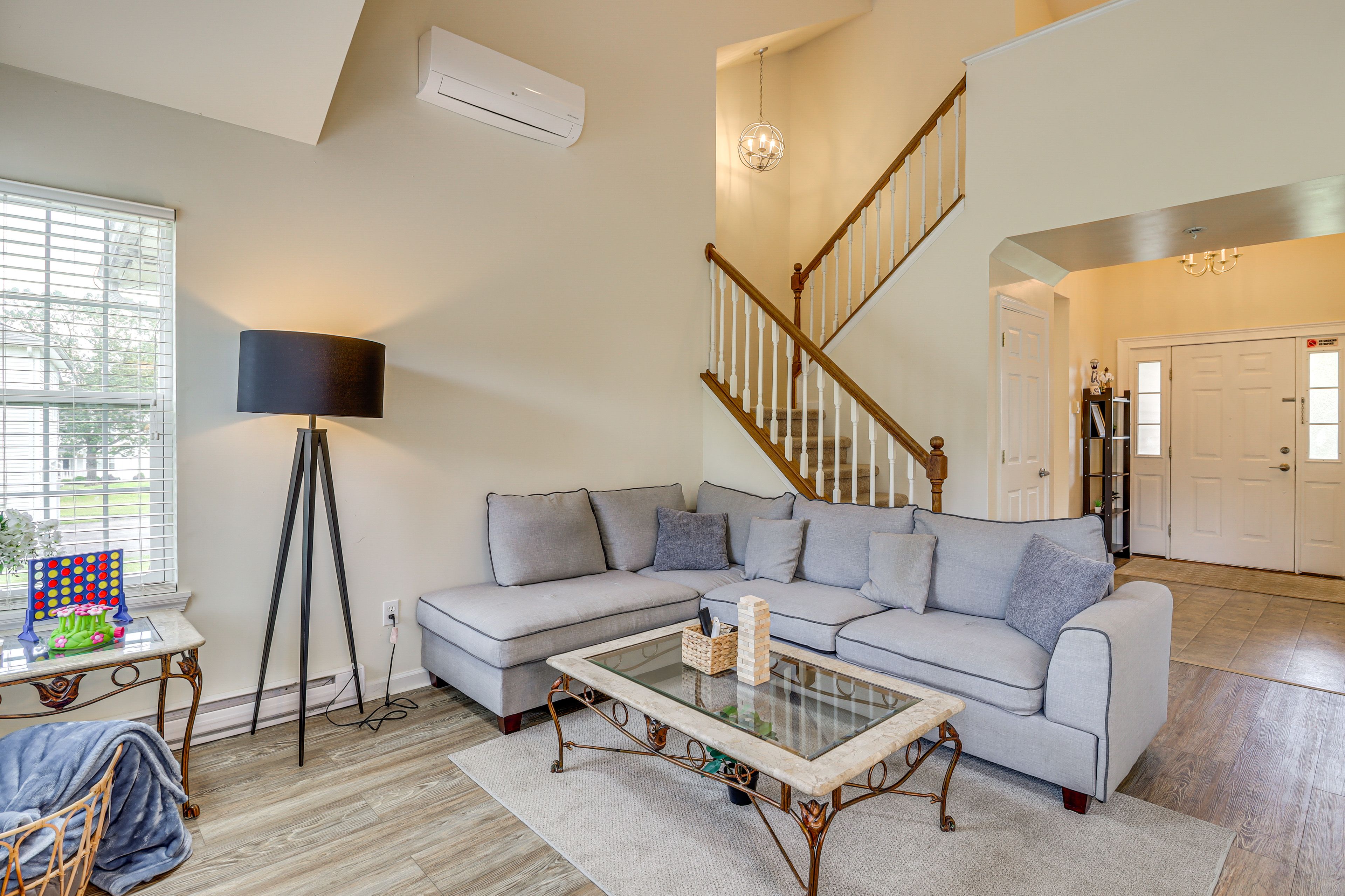 Living Room | 1st Floor | Smart TV | Board Games