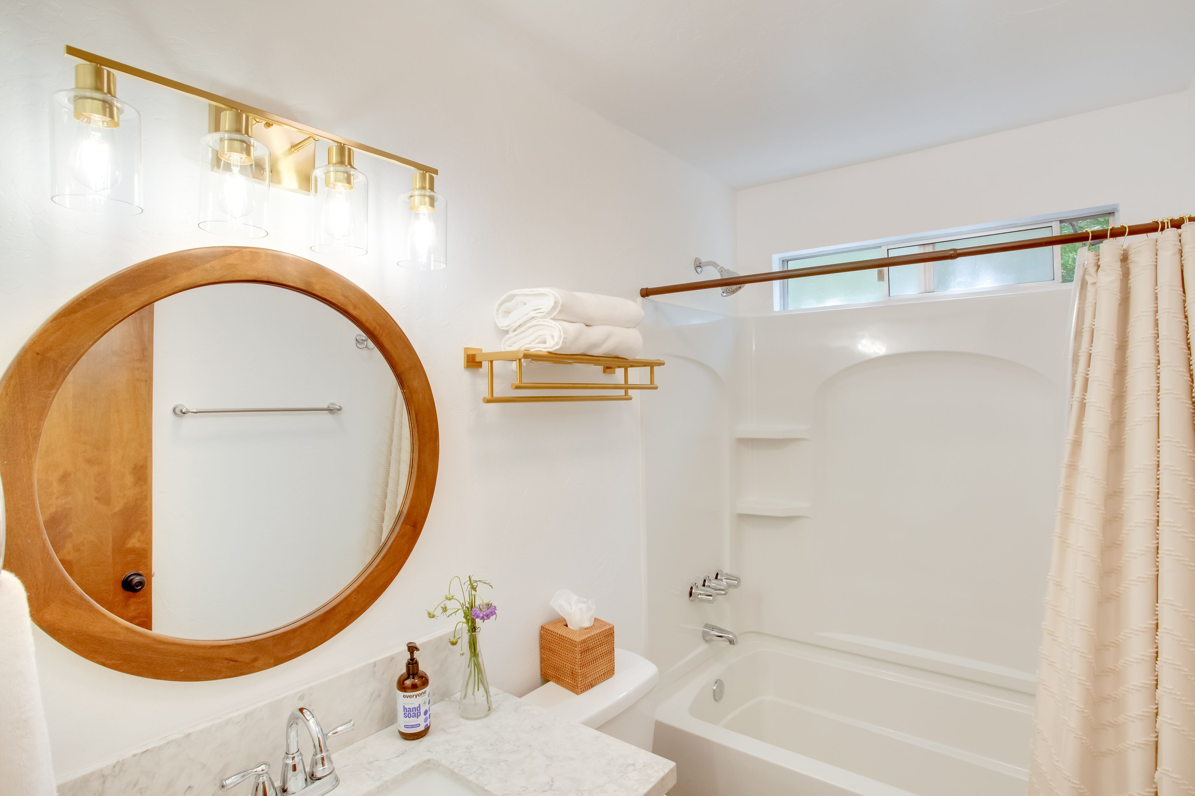 Full Bathroom | Main Level