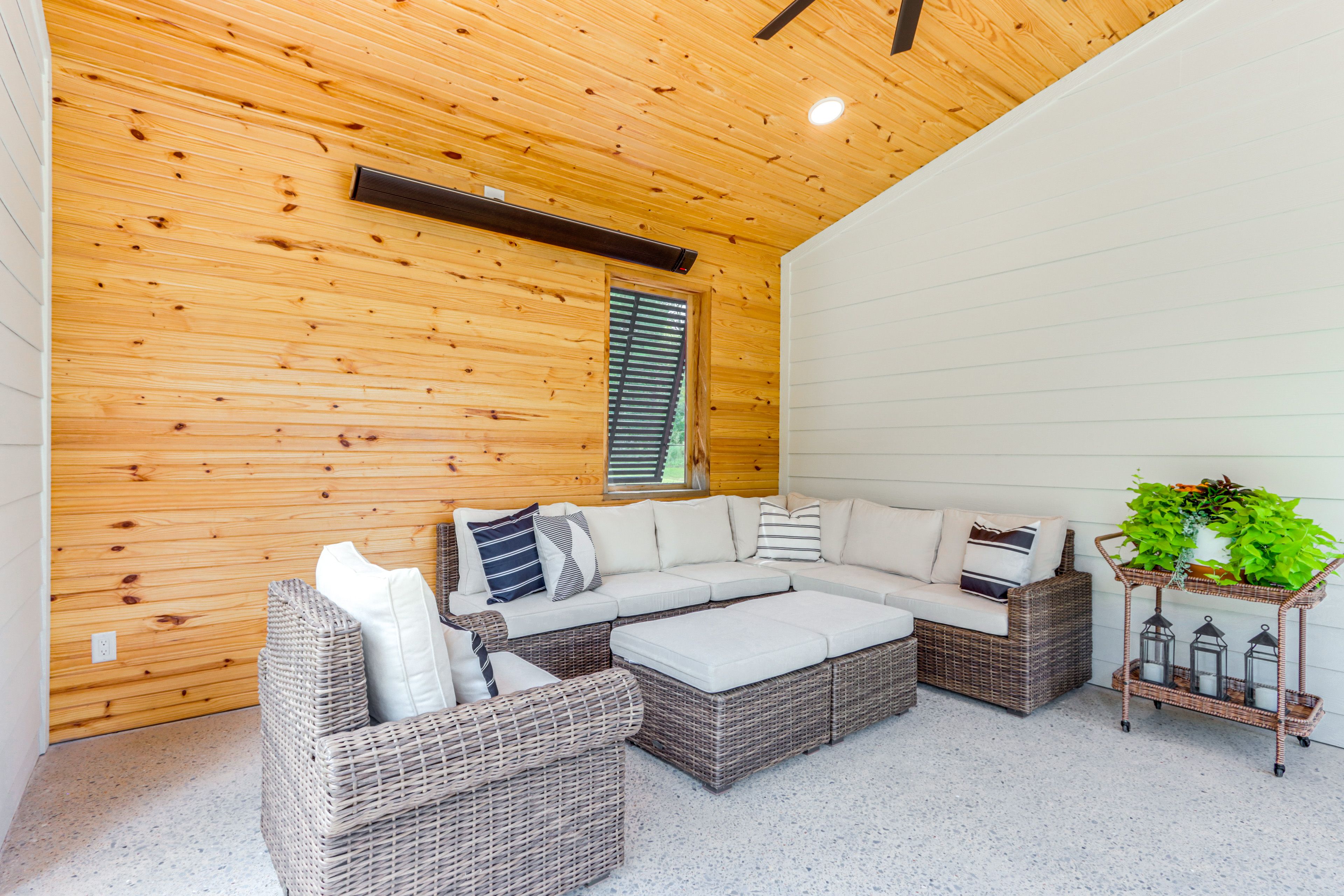 Screened-In Porch