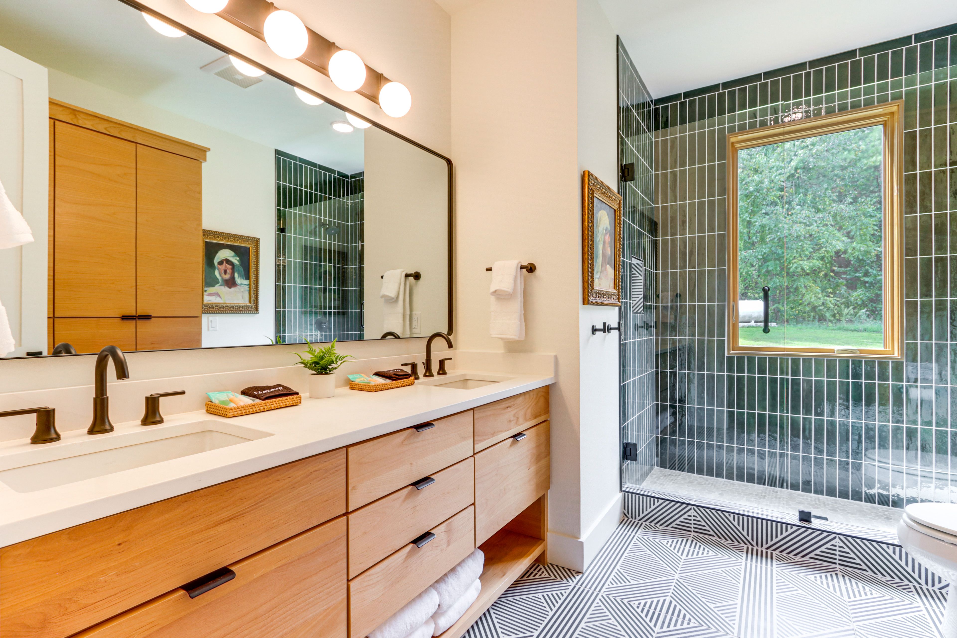Full Bathroom