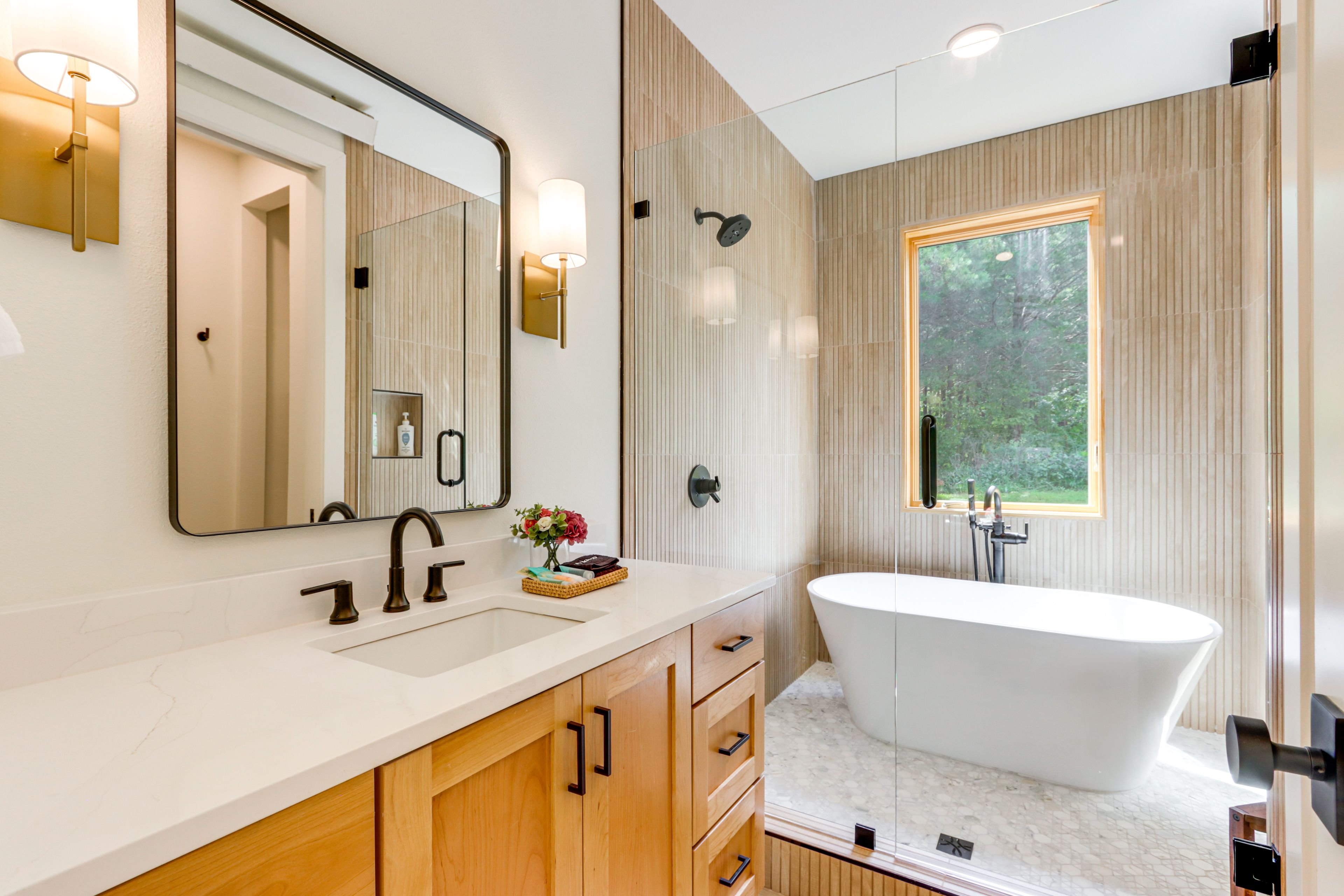 Full Bathroom | Towels Provided | Hair Dryer